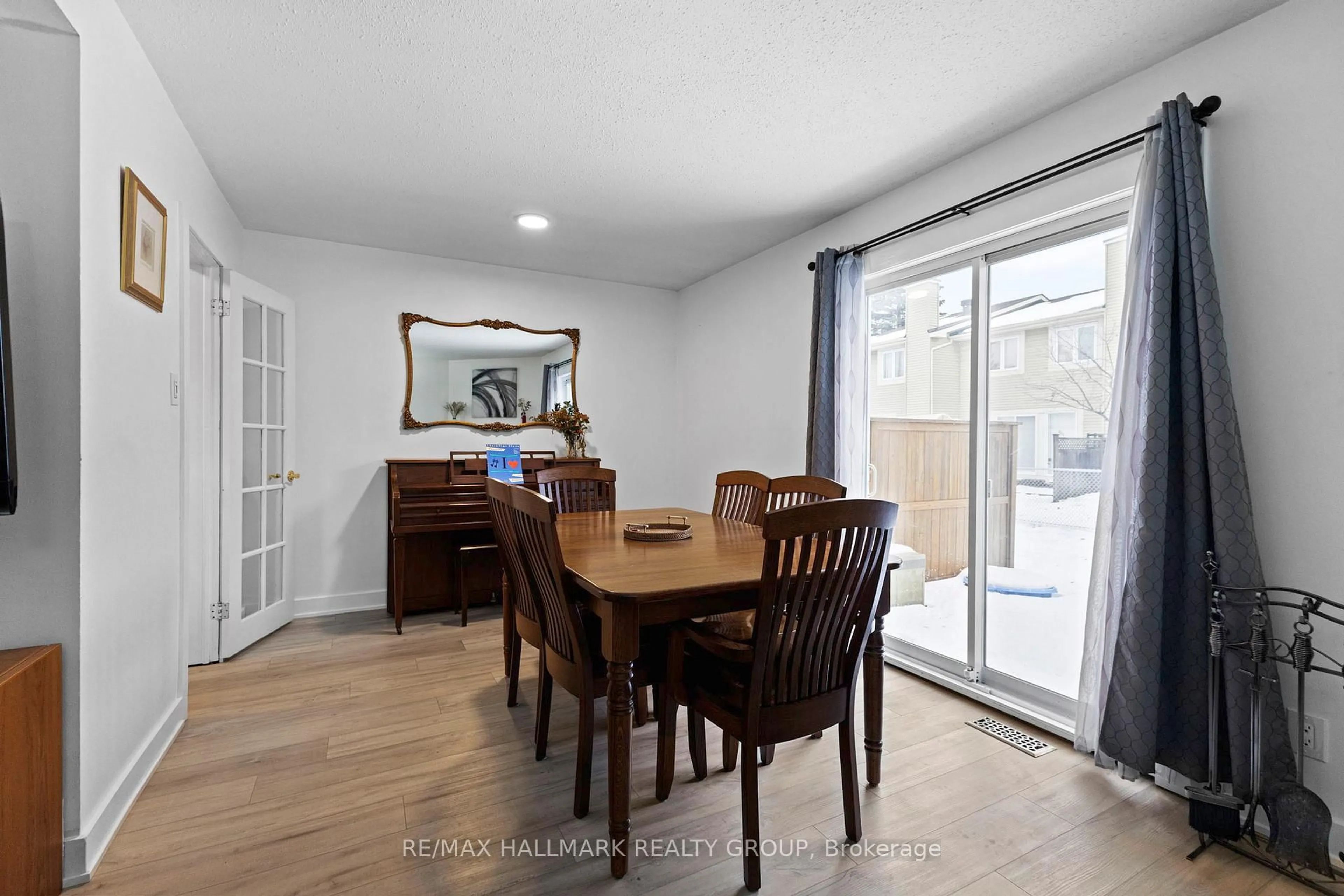 Dining room, wood/laminate floor for 463 Canotia Pl, Ottawa Ontario K4A 2K2