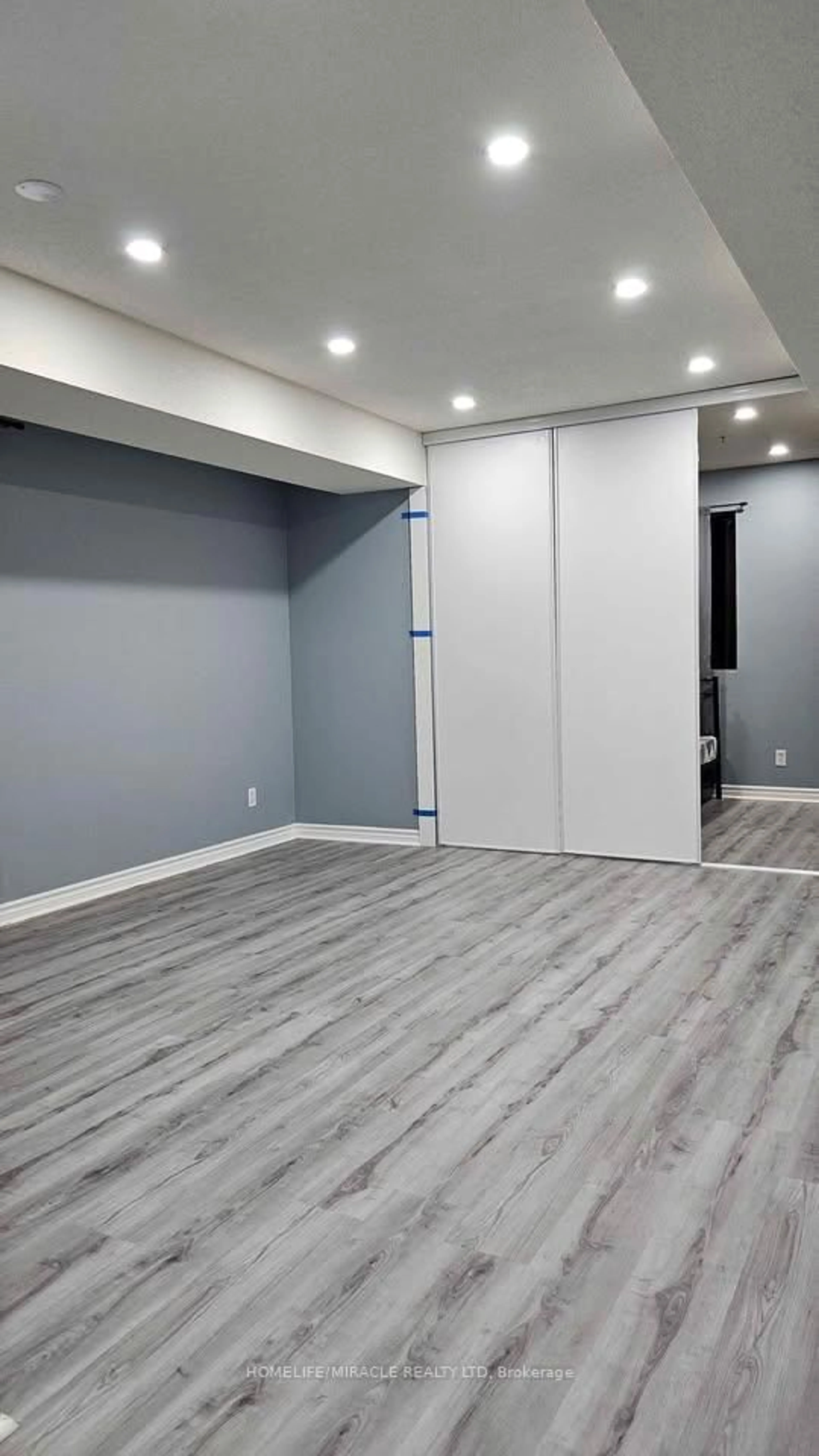 A pic of a room for 4872 Valley Way #201, Niagara Falls Ontario L2E 1W3