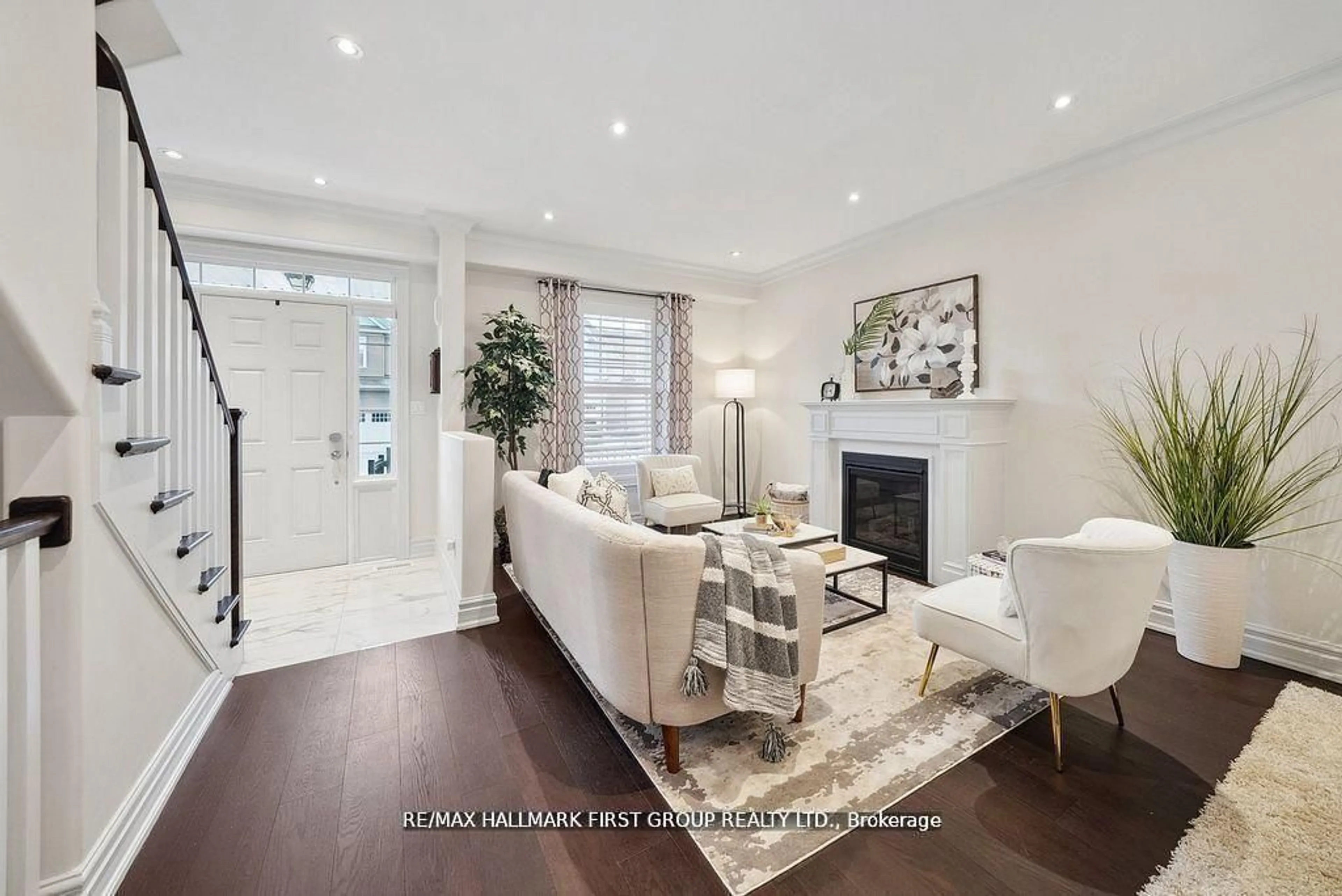 Living room with furniture, wood/laminate floor for 8 Bridges Blvd, Port Hope Ontario L1A 0C8