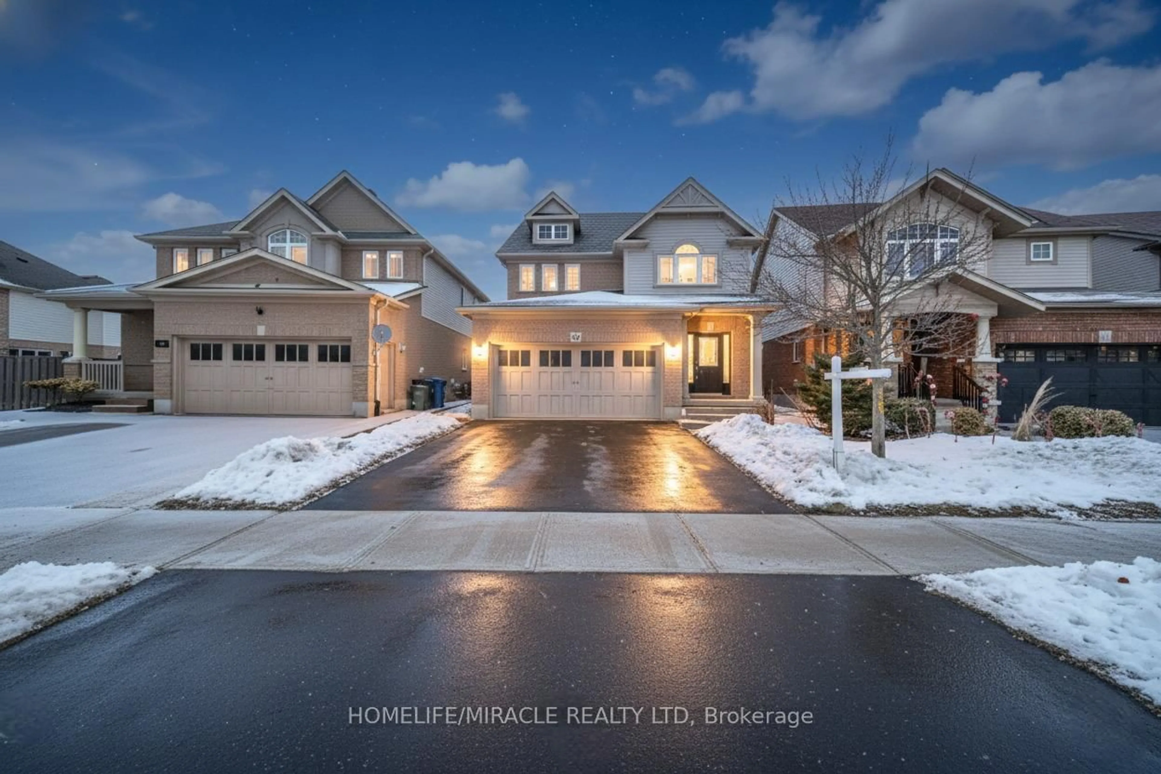 A pic from outside/outdoor area/front of a property/back of a property/a pic from drone, street for 15 Dominion Dr, Guelph Ontario N1L 0B5