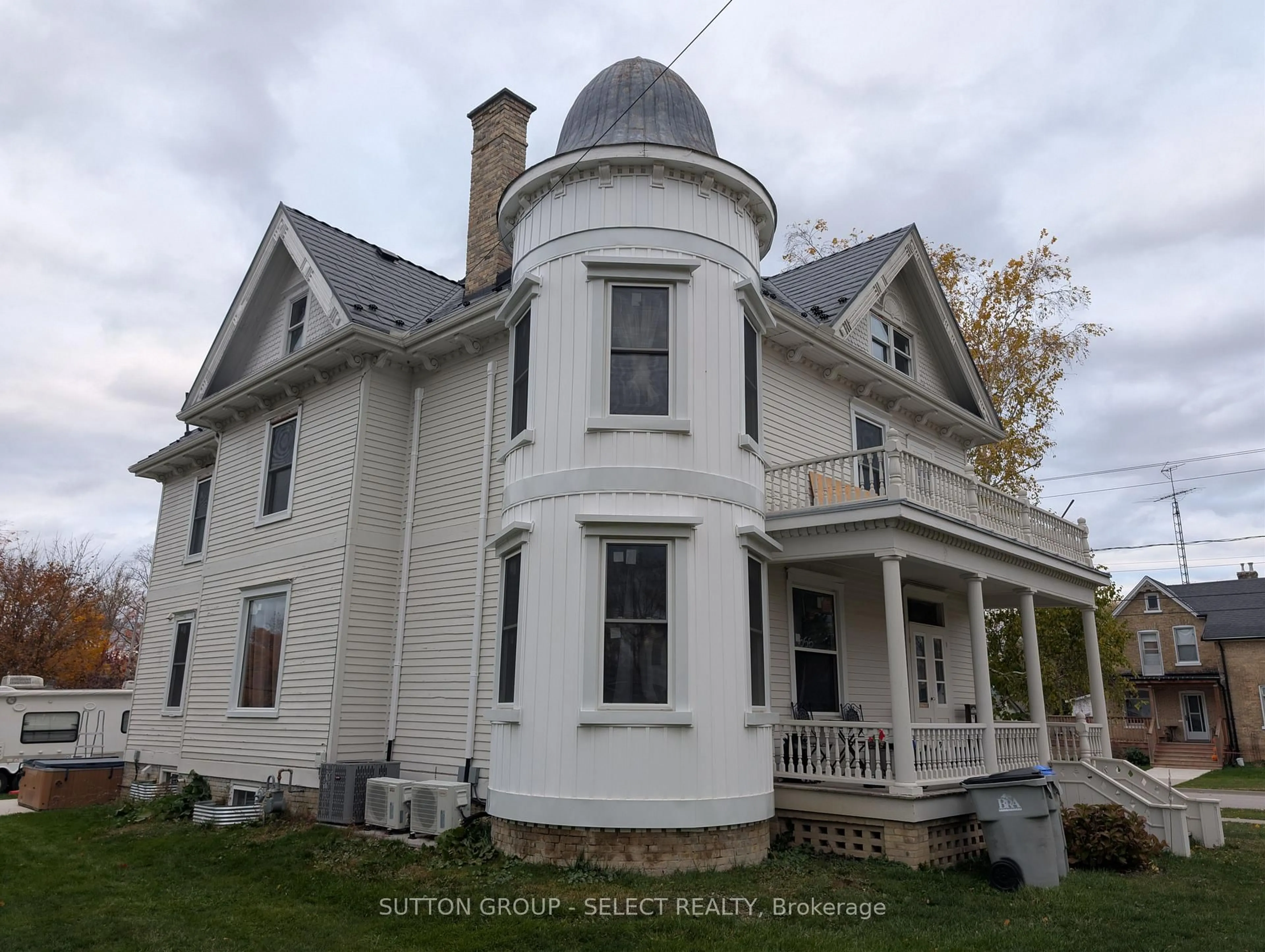 Unknown for 555 Erie St, Warwick Ontario N0M 2S0