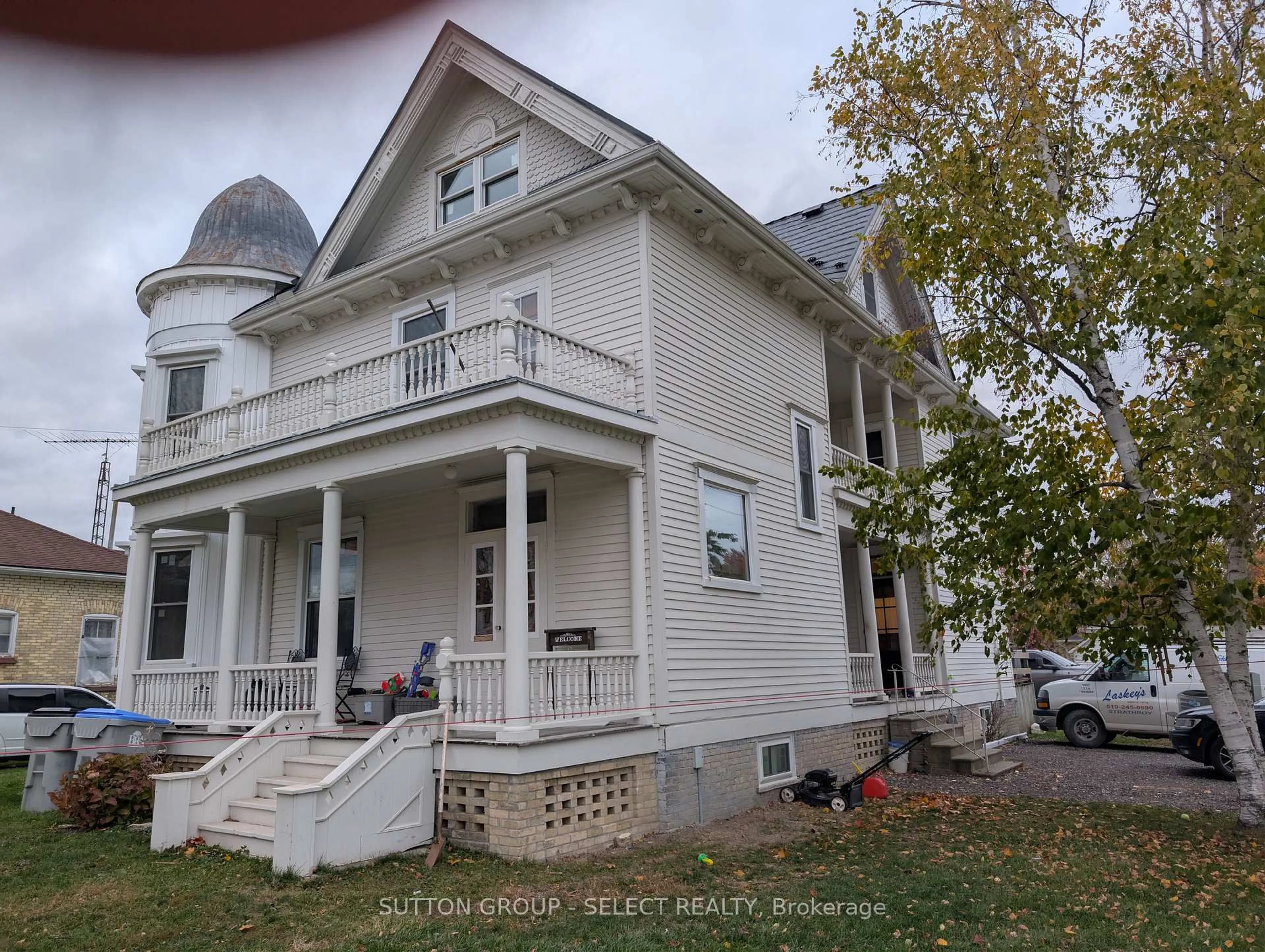 Unknown for 555 Erie St, Warwick Ontario N0M 2S0