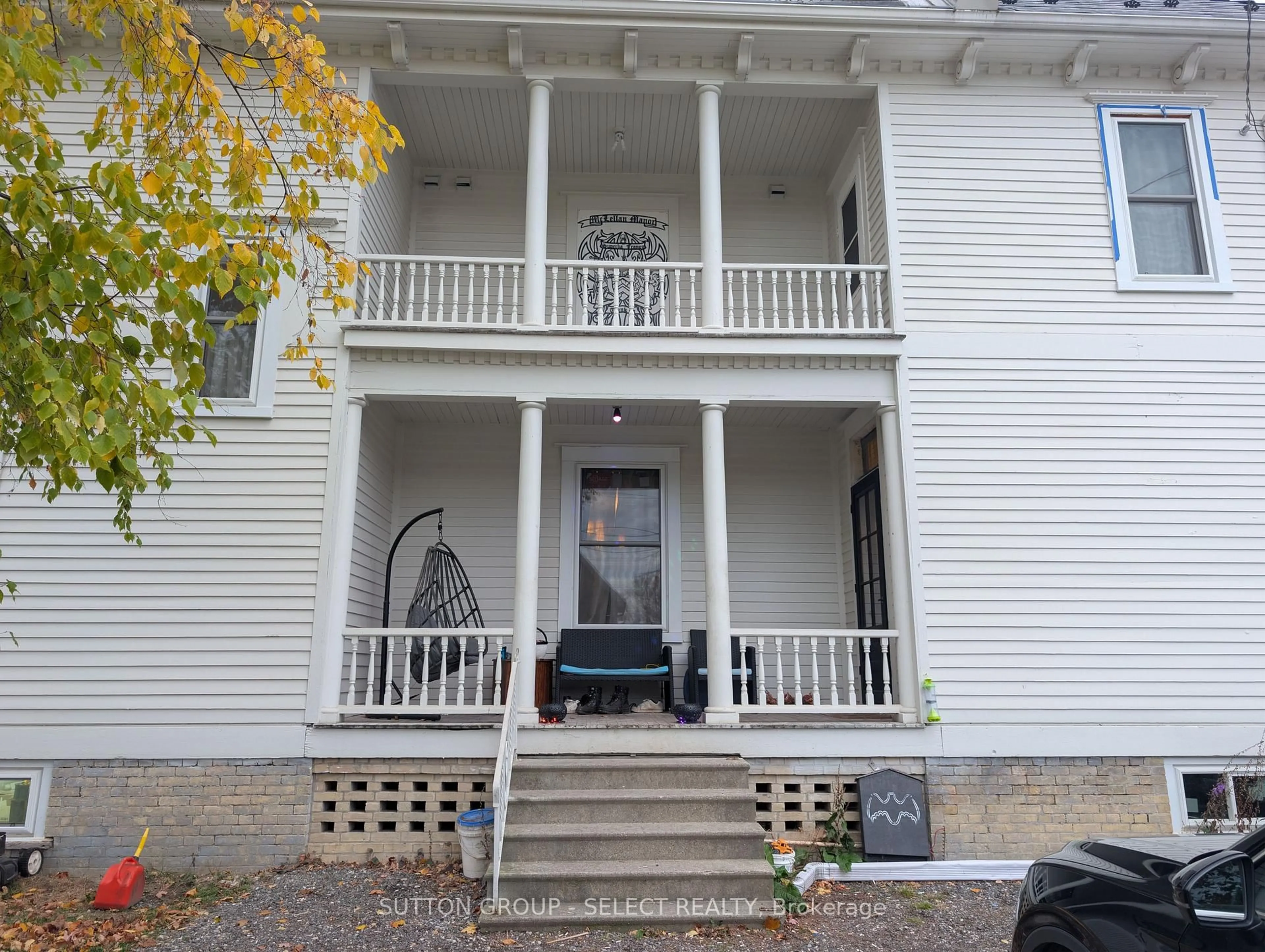 Unknown for 555 Erie St, Warwick Ontario N0M 2S0