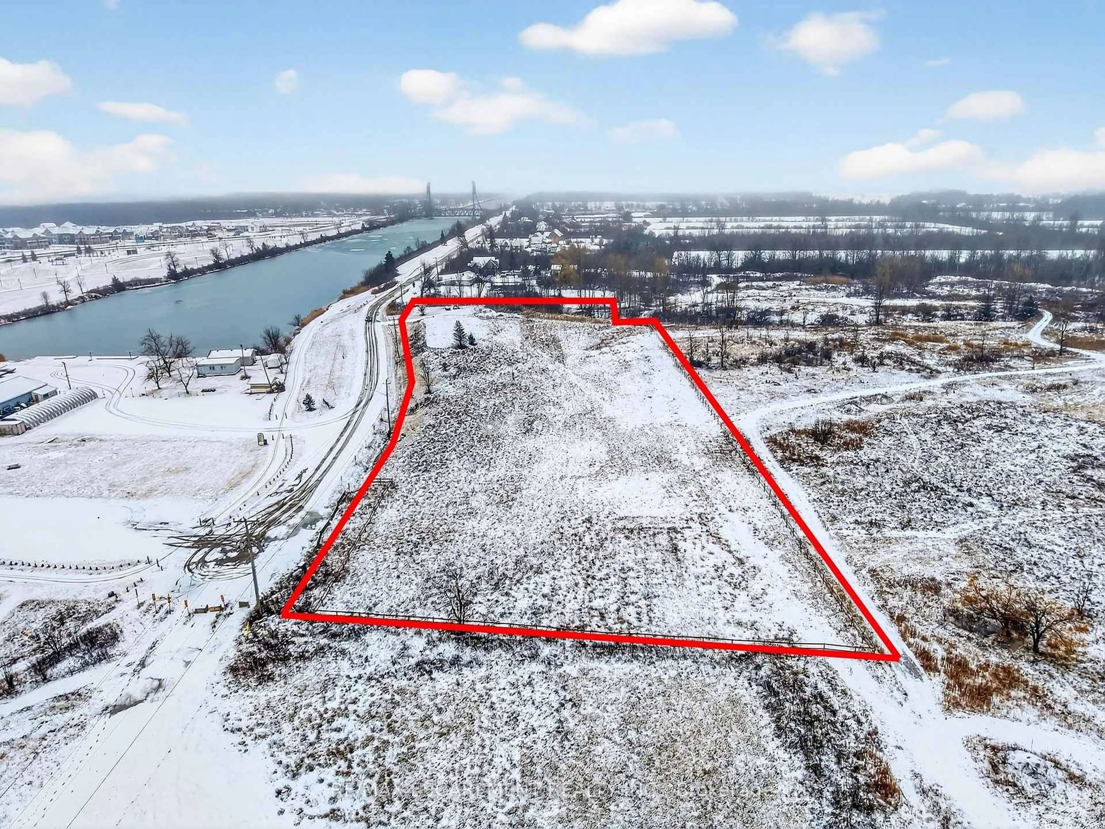 A pic from outside/outdoor area/front of a property/back of a property/a pic from drone, water/lake/river/ocean view for 260 Colborne St, Welland Ontario L3B 3P1
