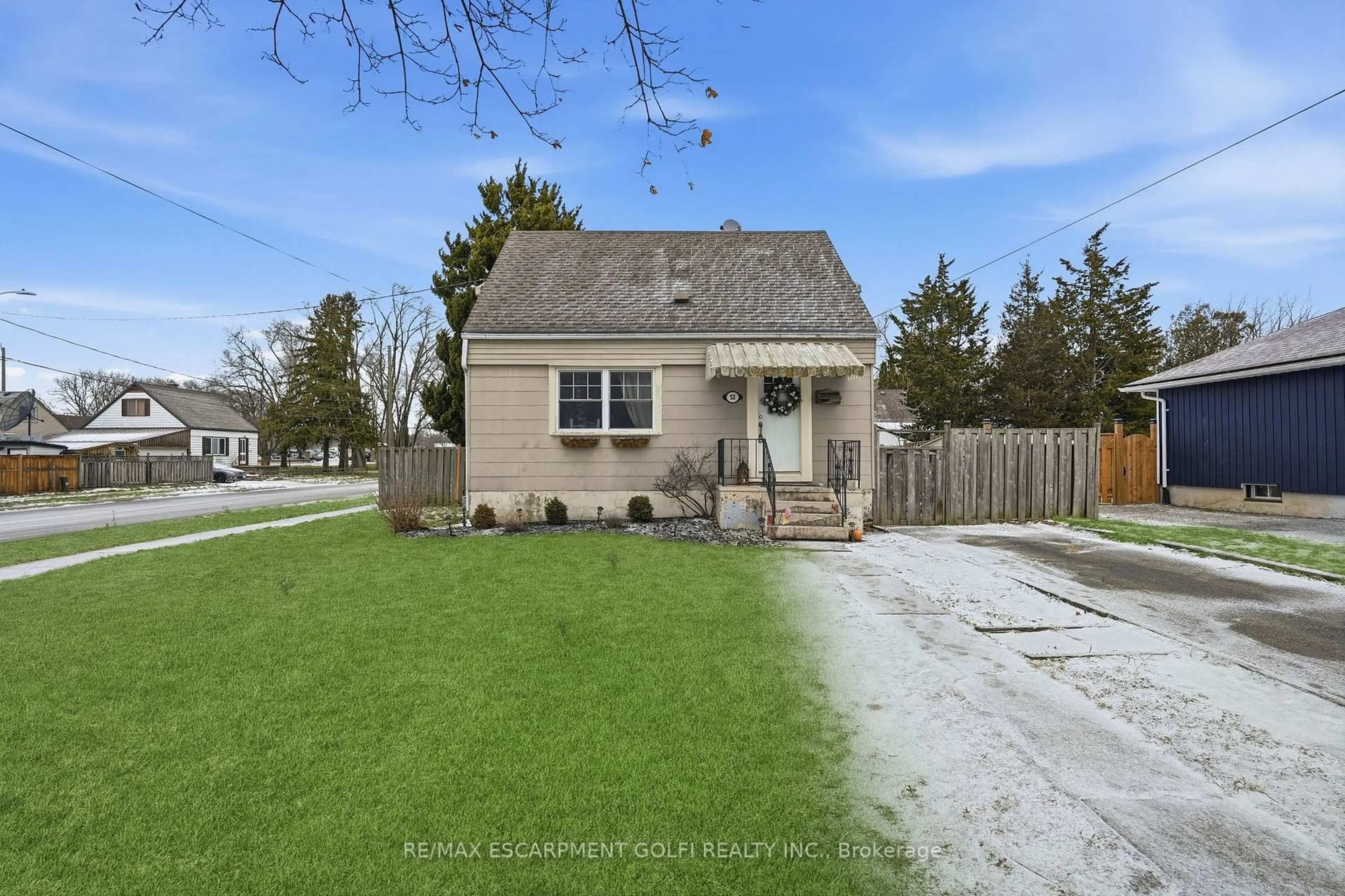 A pic from outside/outdoor area/front of a property/back of a property/a pic from drone, street for 53 Alexander Dr, Brantford Ontario N3T 5C4