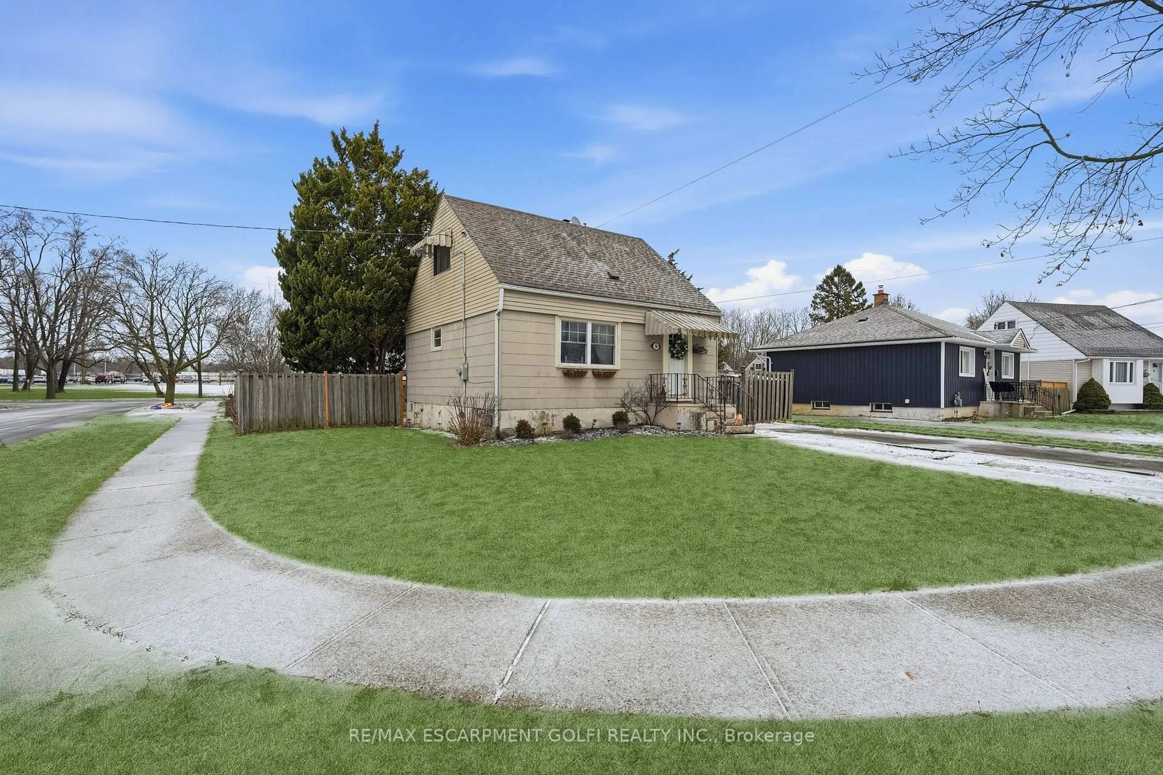 A pic from outside/outdoor area/front of a property/back of a property/a pic from drone, street for 53 Alexander Dr, Brantford Ontario N3T 5C4