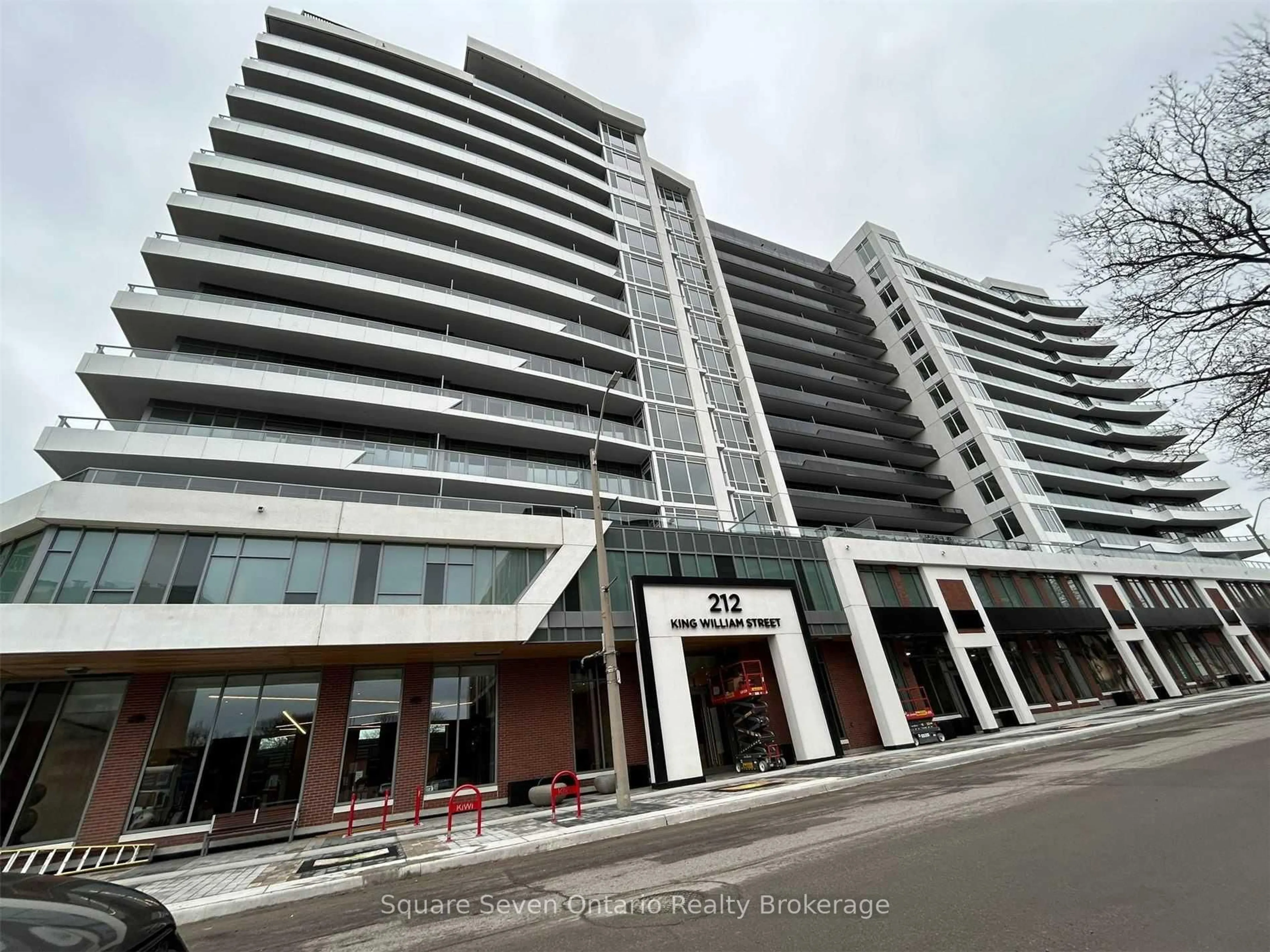 Indoor foyer for 212 King William St #1301, Hamilton Ontario L8R 0A7
