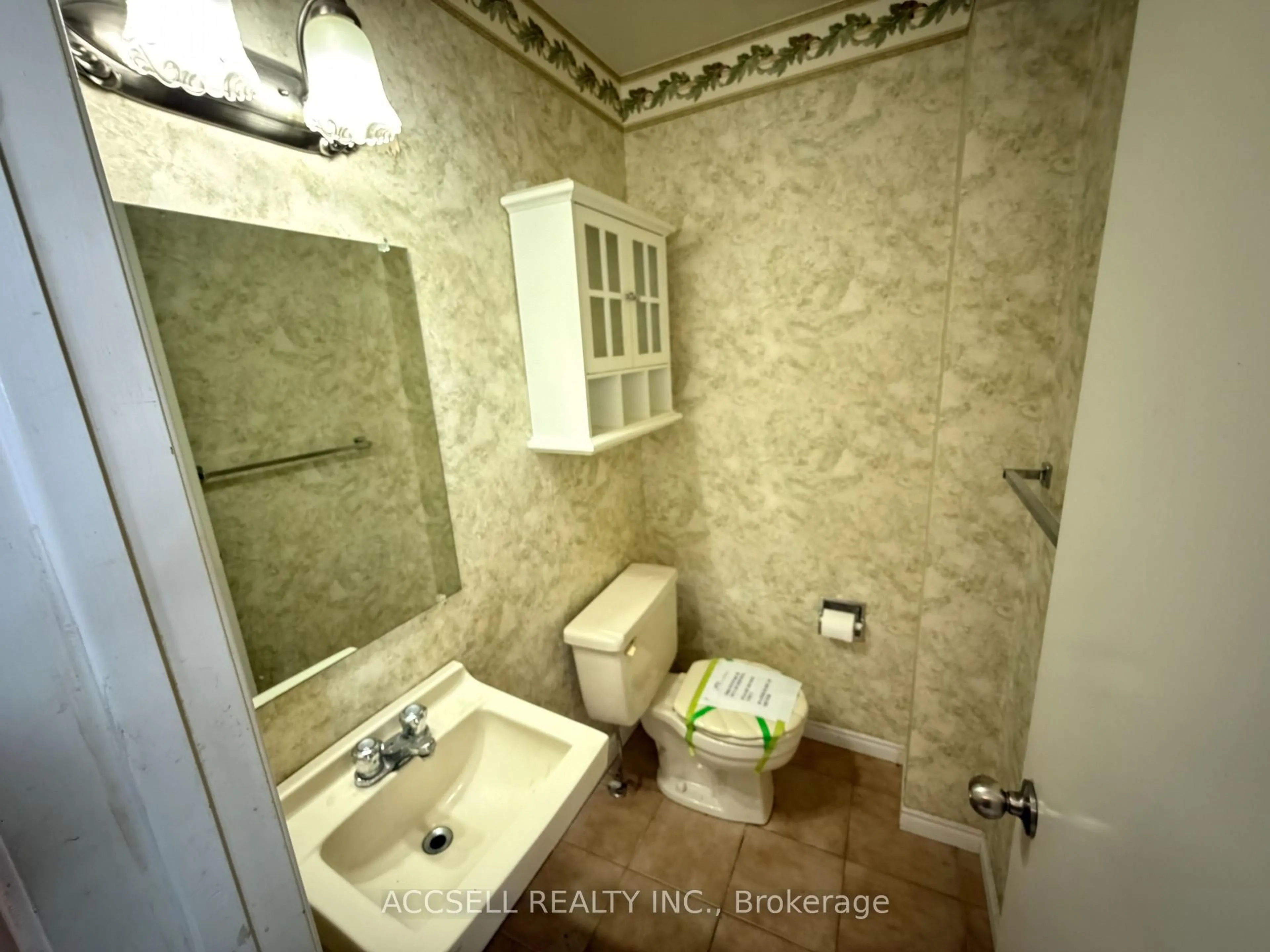 Standard bathroom, ceramic/tile floor for 1690 Attawandaron Rd, London North Ontario N6G 3M8