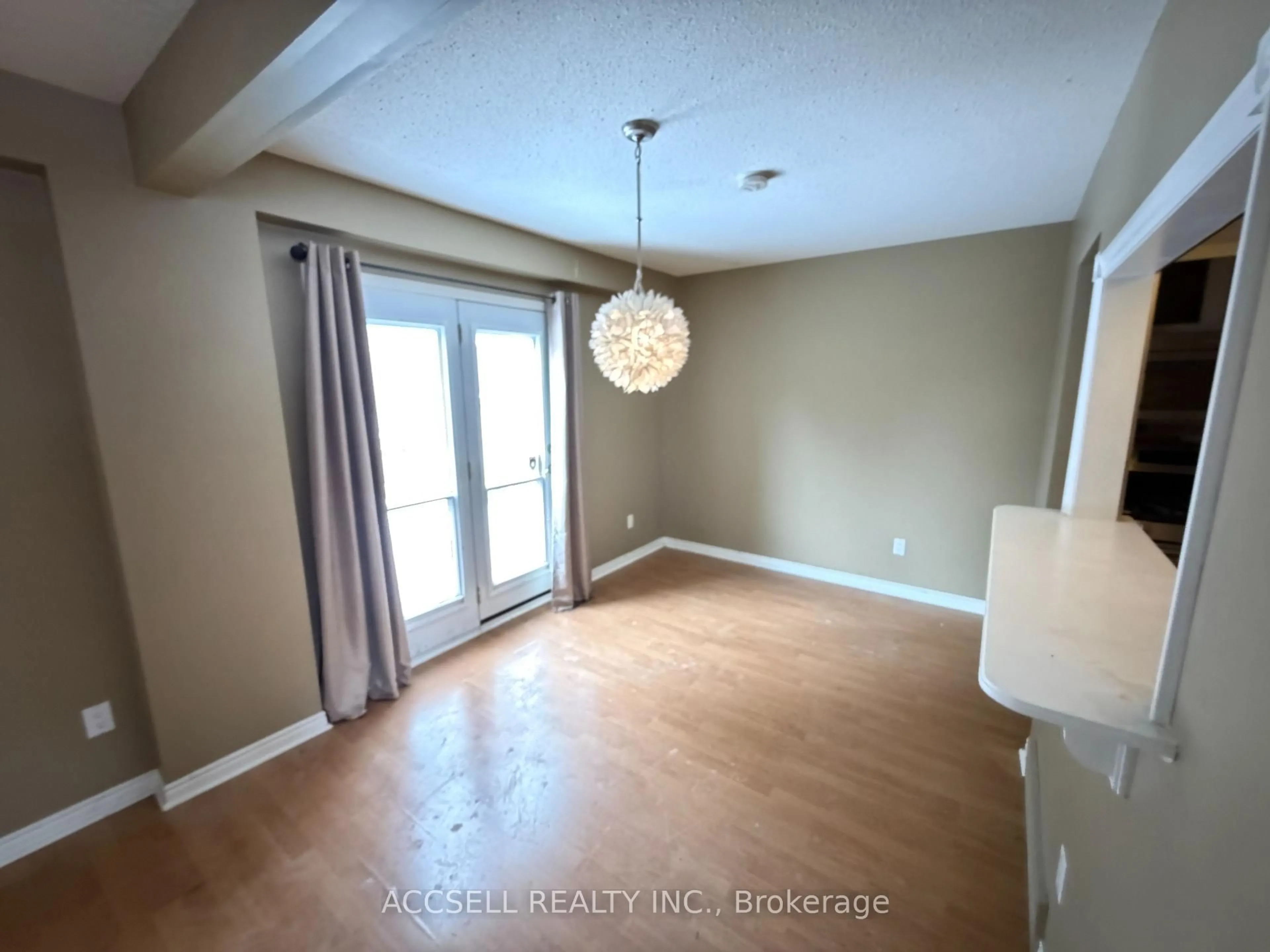 A pic of a room for 1690 Attawandaron Rd, London North Ontario N6G 3M8