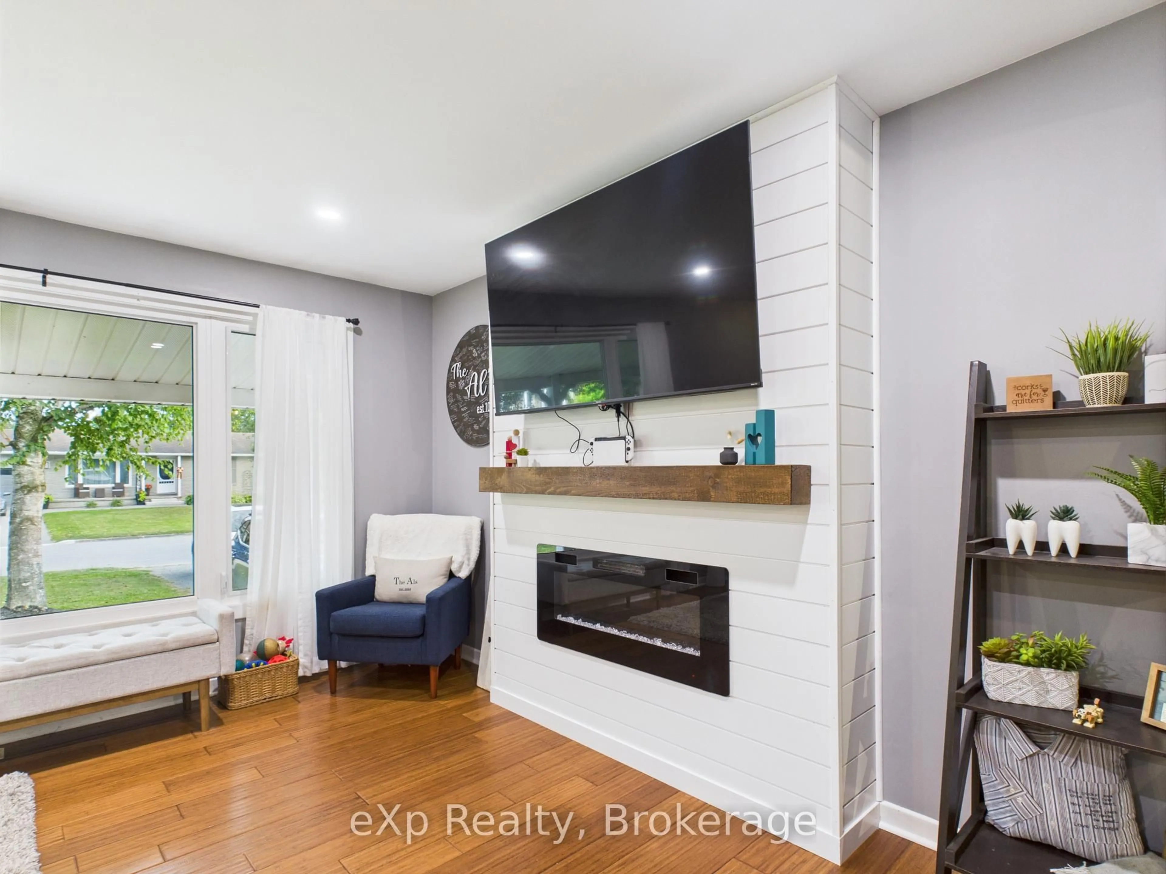 Living room with furniture, wood/laminate floor for 32 Centennial St, Arran-Elderslie Ontario N0G 1L0