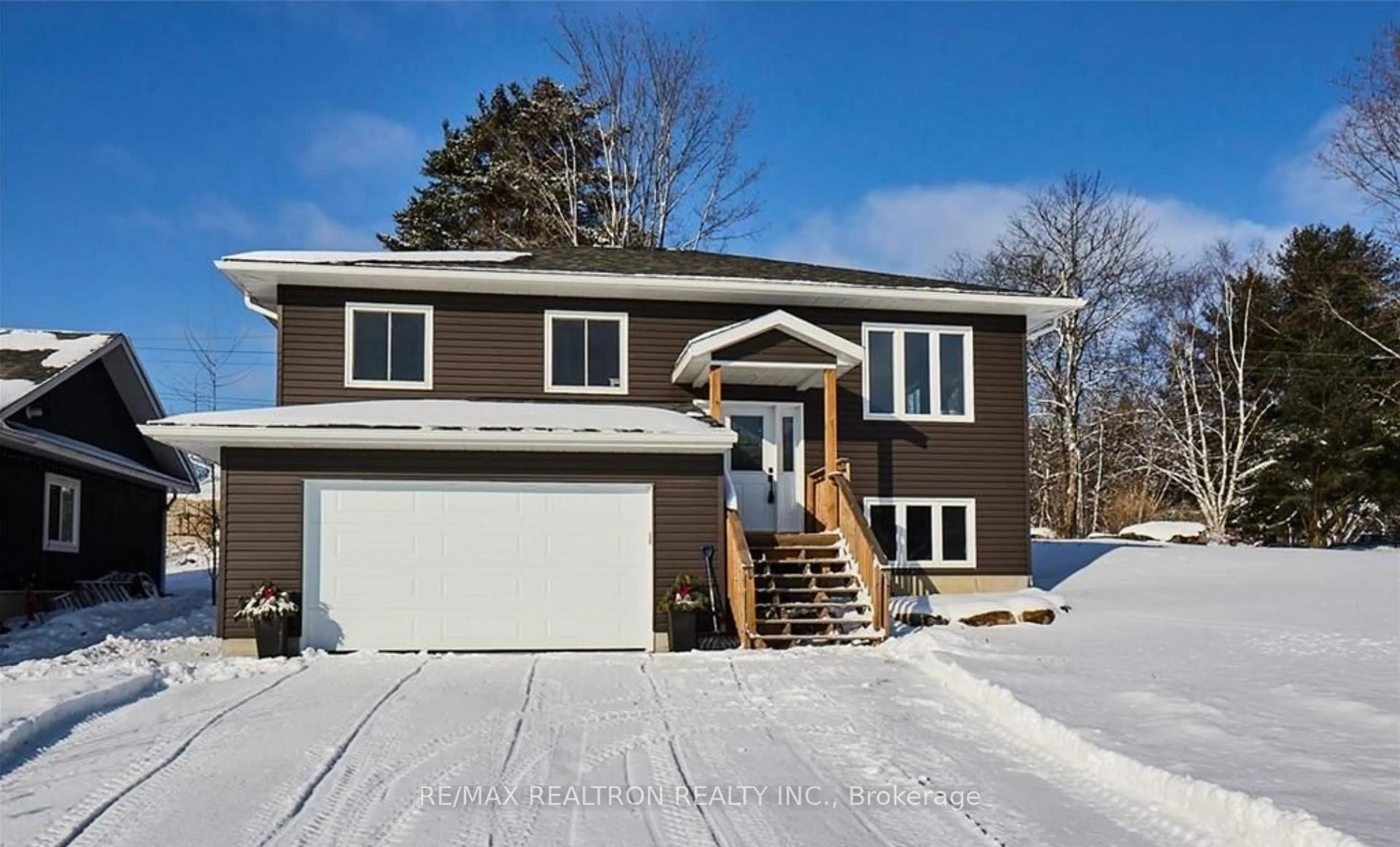 Unknown for 1 Northdown St, Huntsville Ontario P1H 2R3