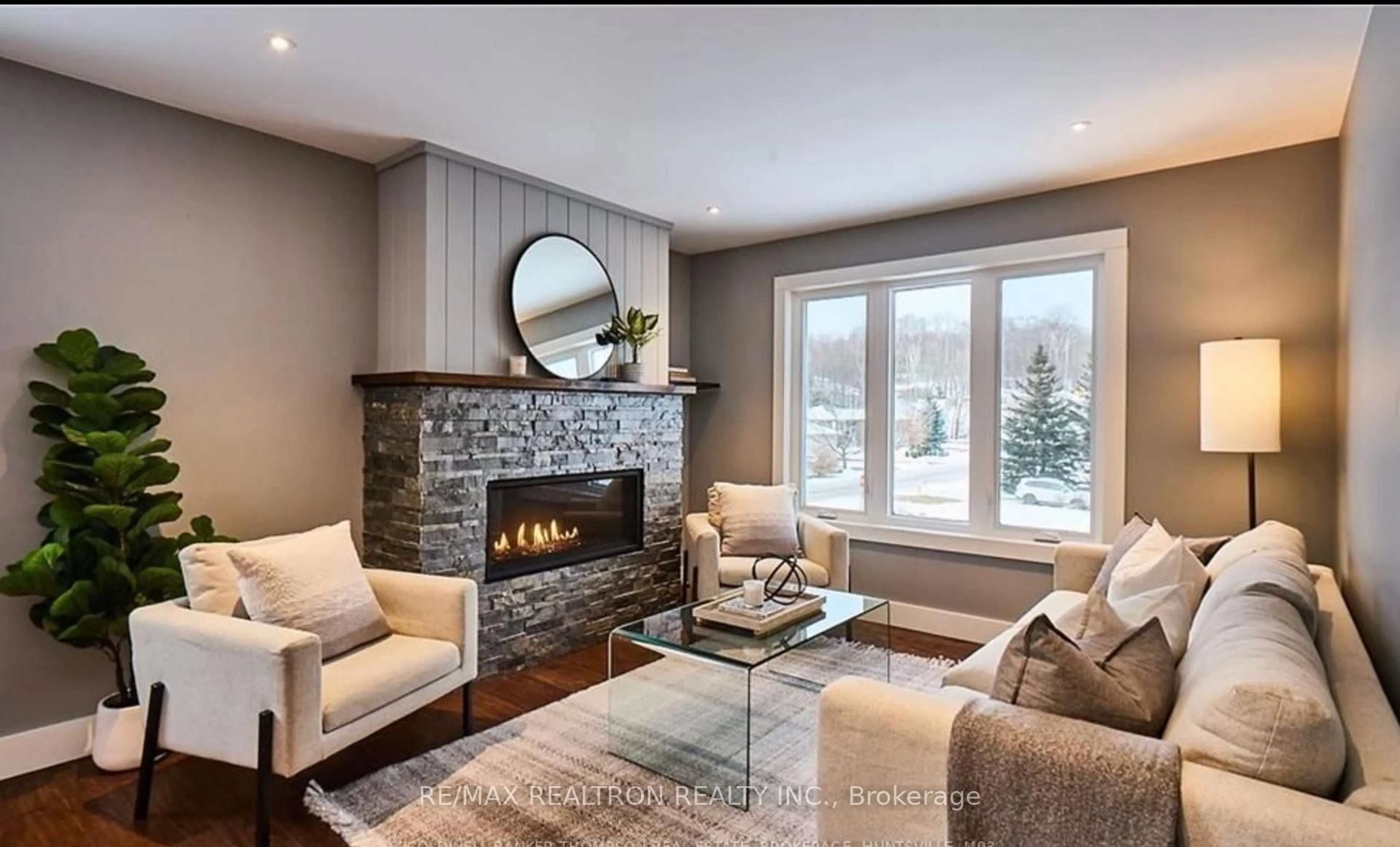 Living room with furniture, unknown for 1 Northdown St, Huntsville Ontario P1H 2R3