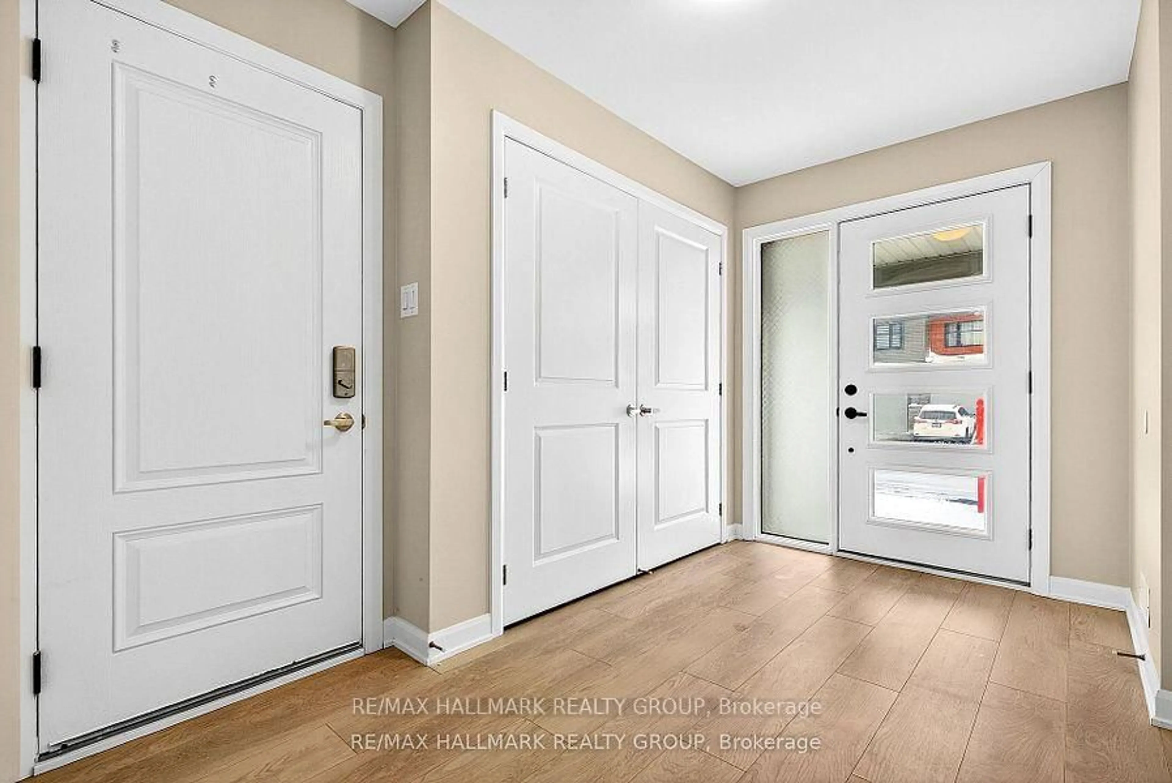 Indoor entryway for 348 Raheen Court Ottawa Crct, Ottawa Ontario K2J 7C2