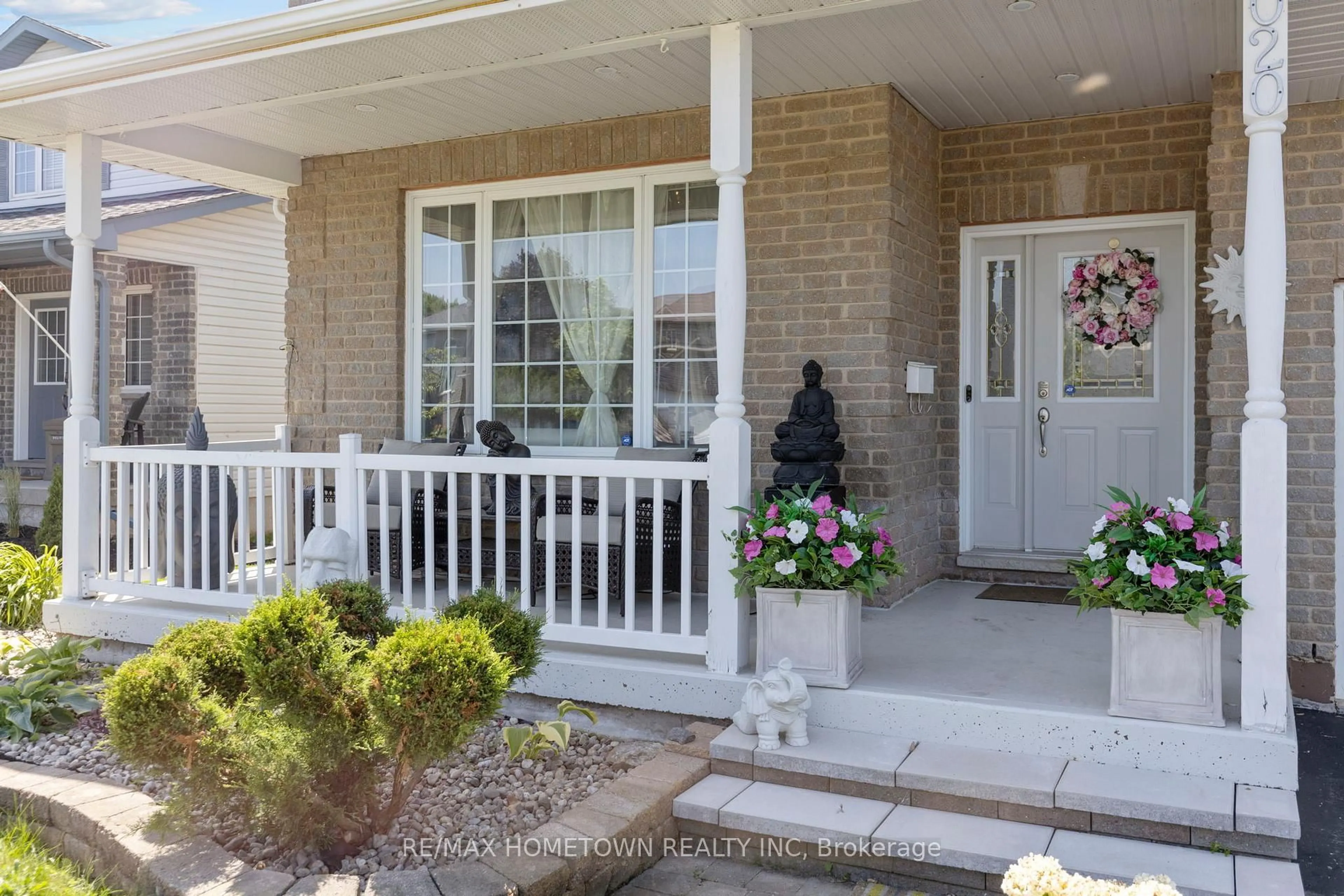 Indoor entryway for 1020 Crestwood Dr, Brockville Ontario K6V 7N1