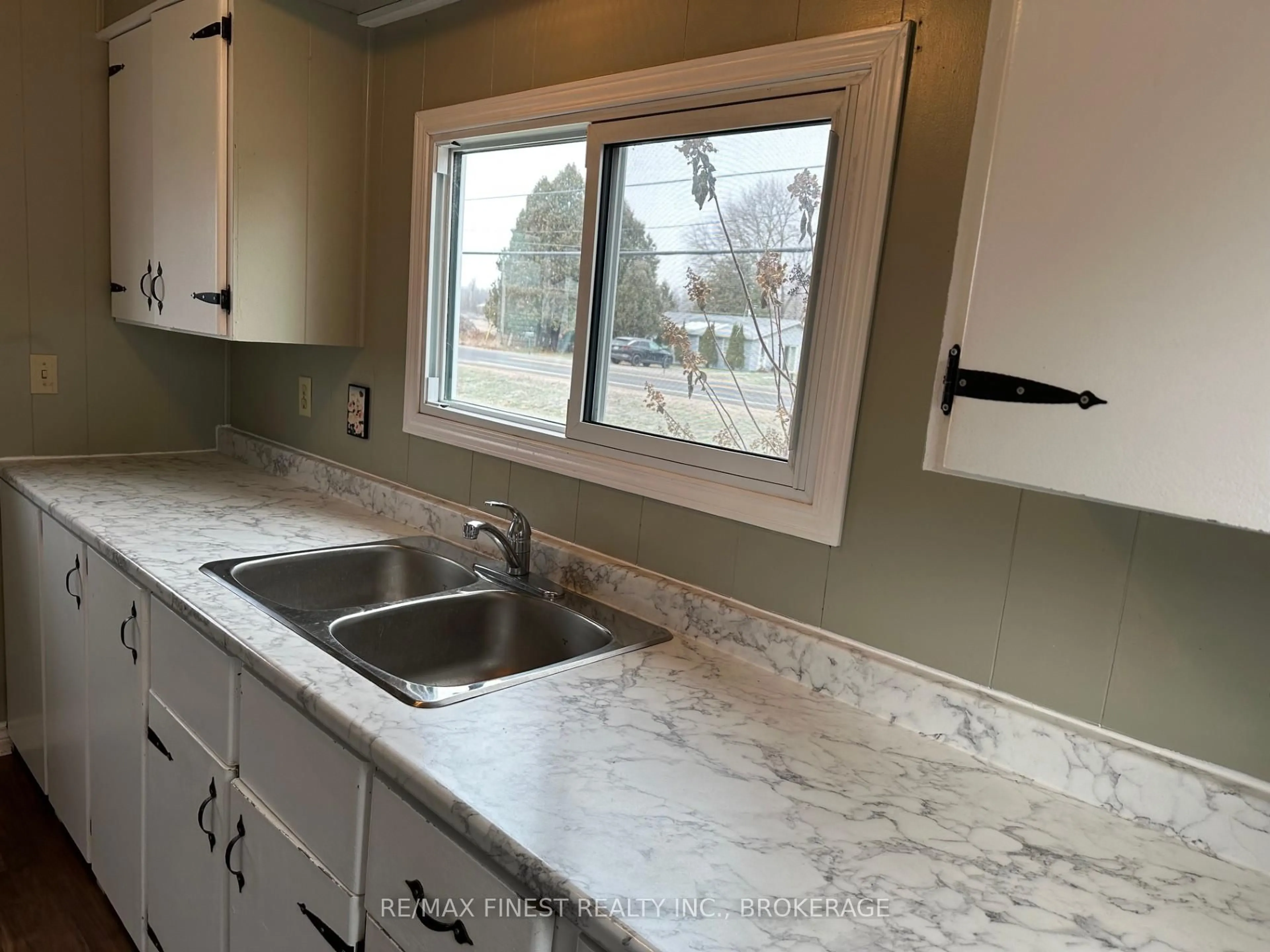 Standard kitchen, ceramic/tile floor for 4425 Front St, Verona Ontario K0H 2W0