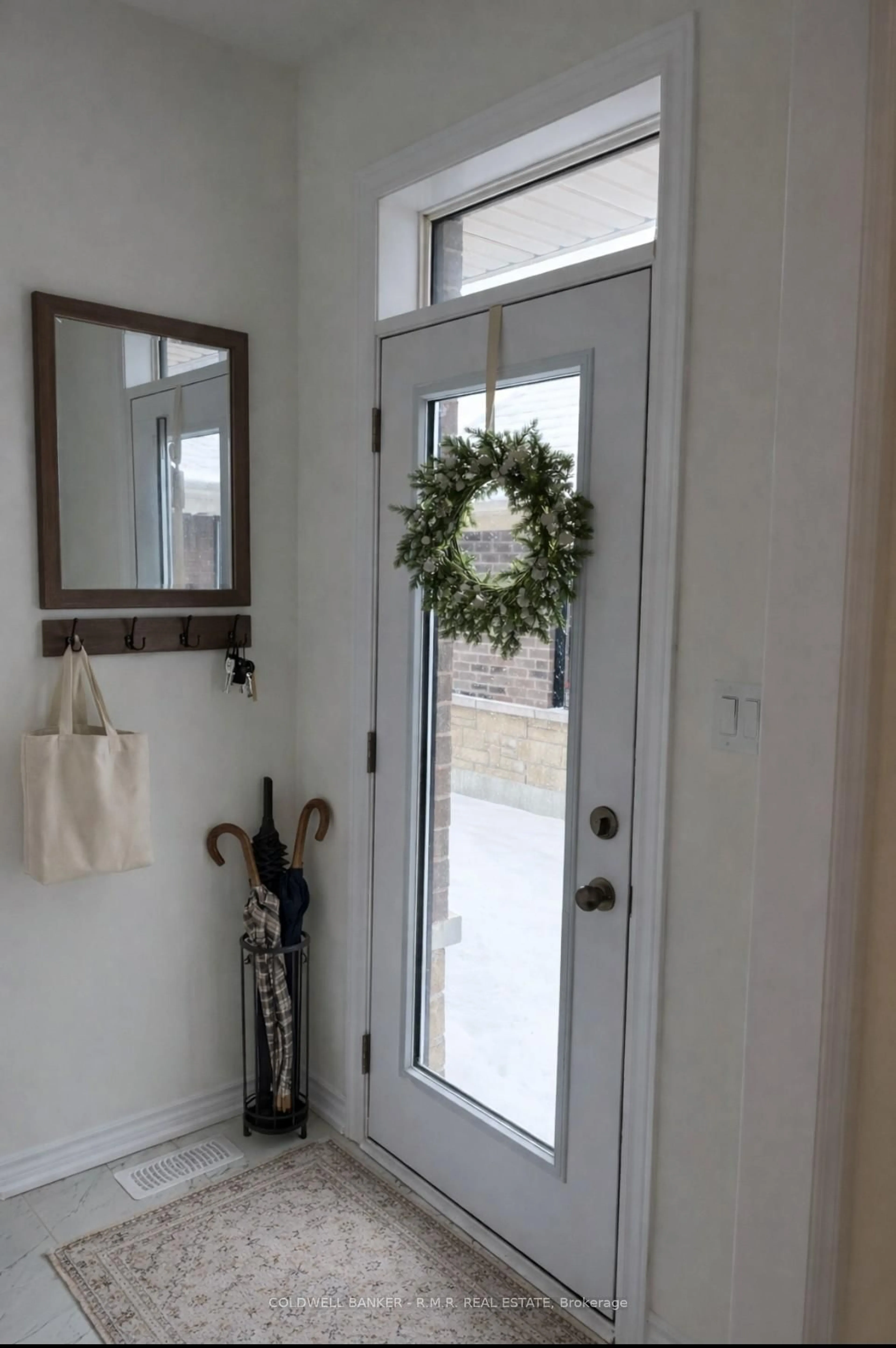 Indoor entryway for 156 Alcorn Dr, Kawartha Lakes Ontario K9V 0T2