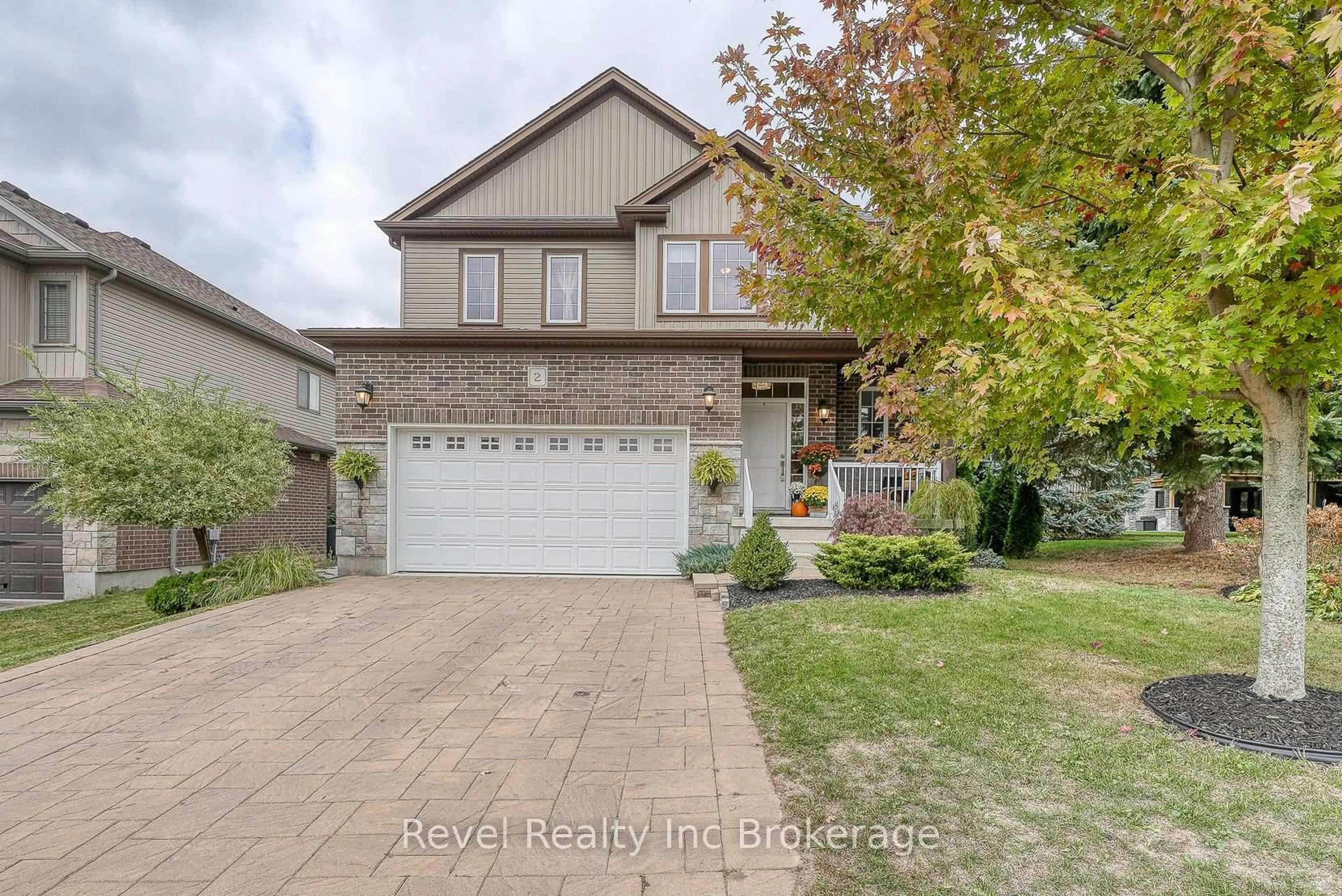 Home with brick exterior material, street for 2 Brookfield Crt, Ingersoll Ontario N5C 0C4