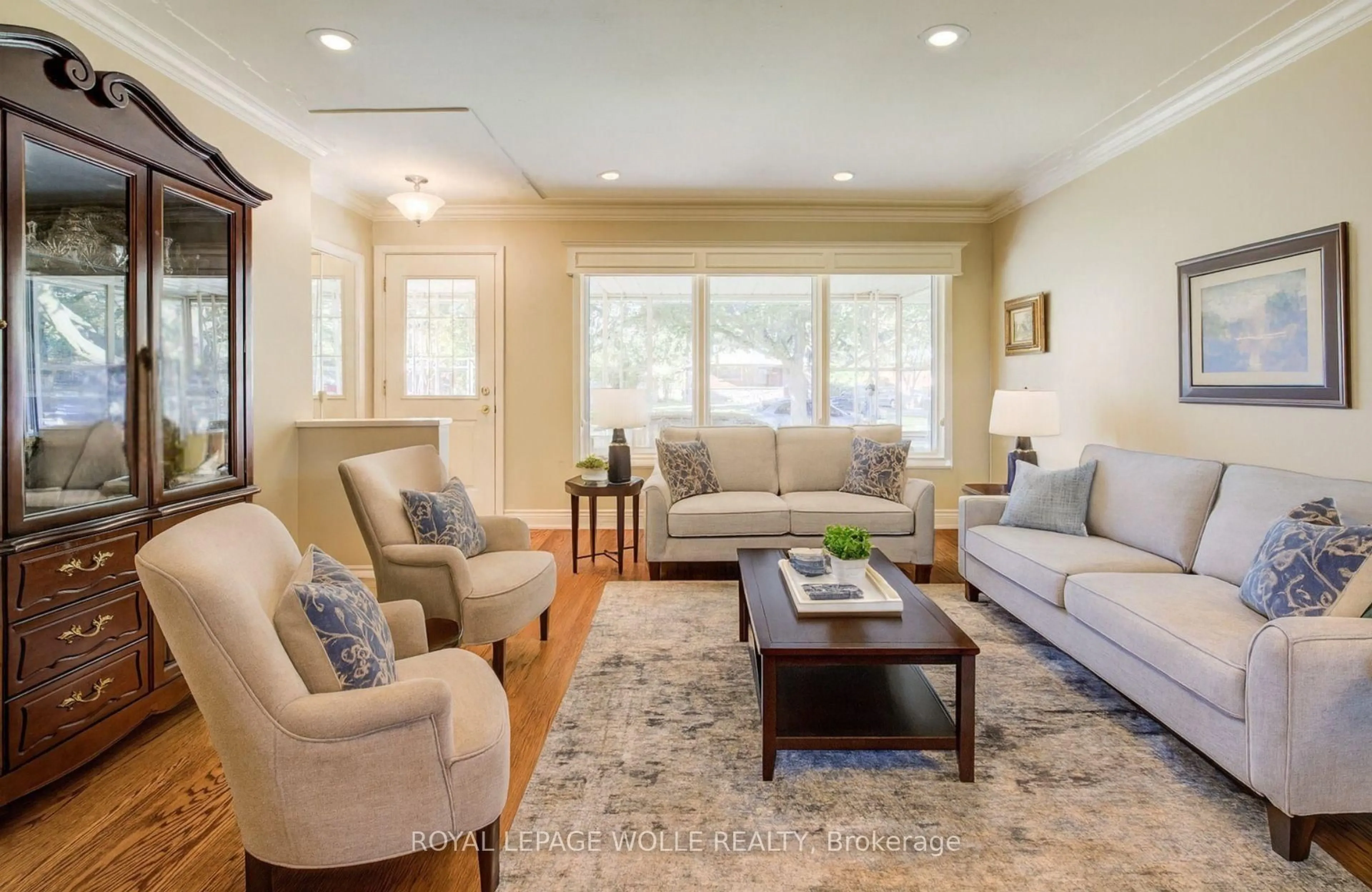 Living room with furniture, unknown for 116 Boniface Ave, Kitchener Ontario N2C 1L9