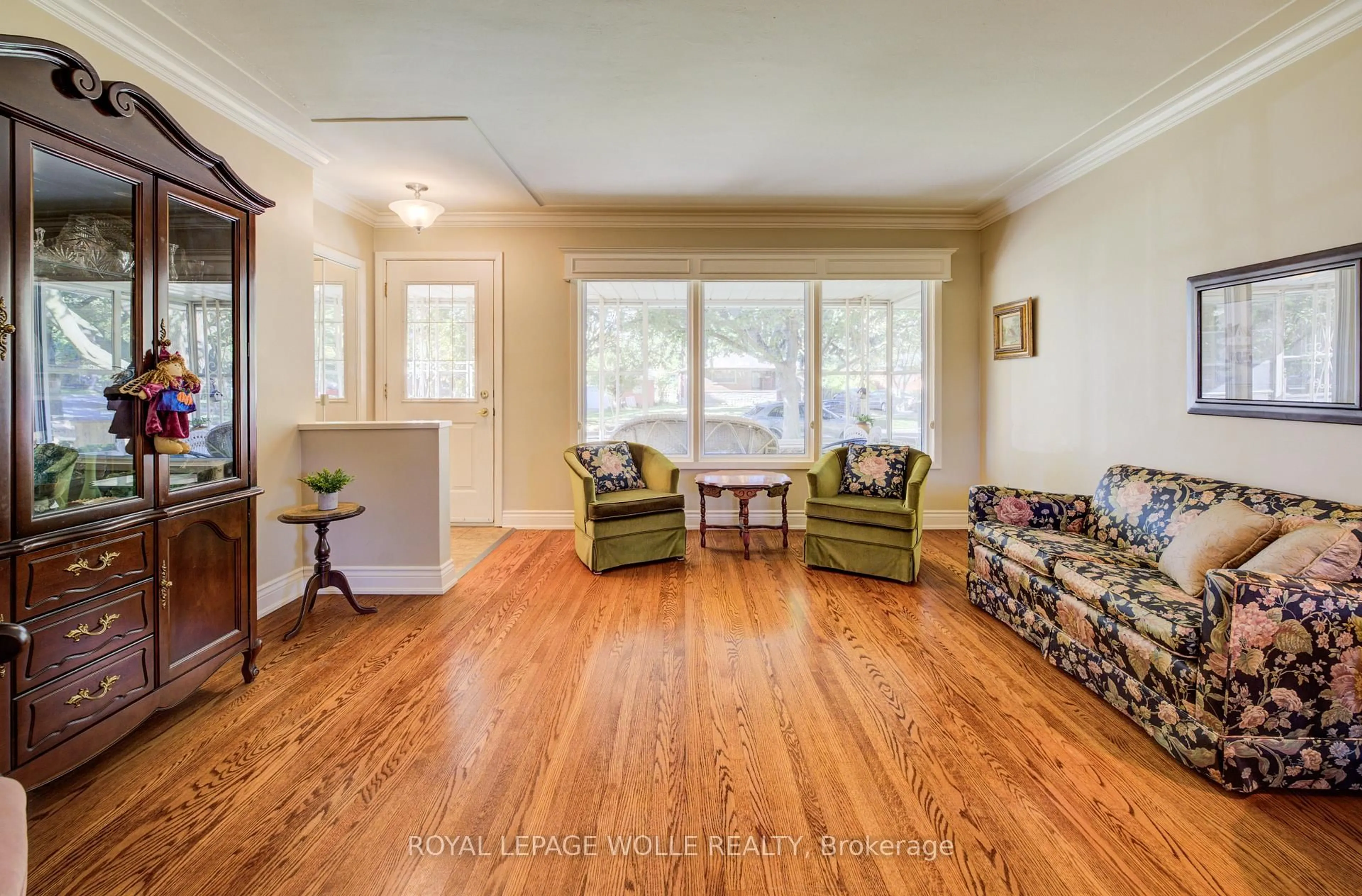 Living room with furniture, unknown for 116 Boniface Ave, Kitchener Ontario N2C 1L9