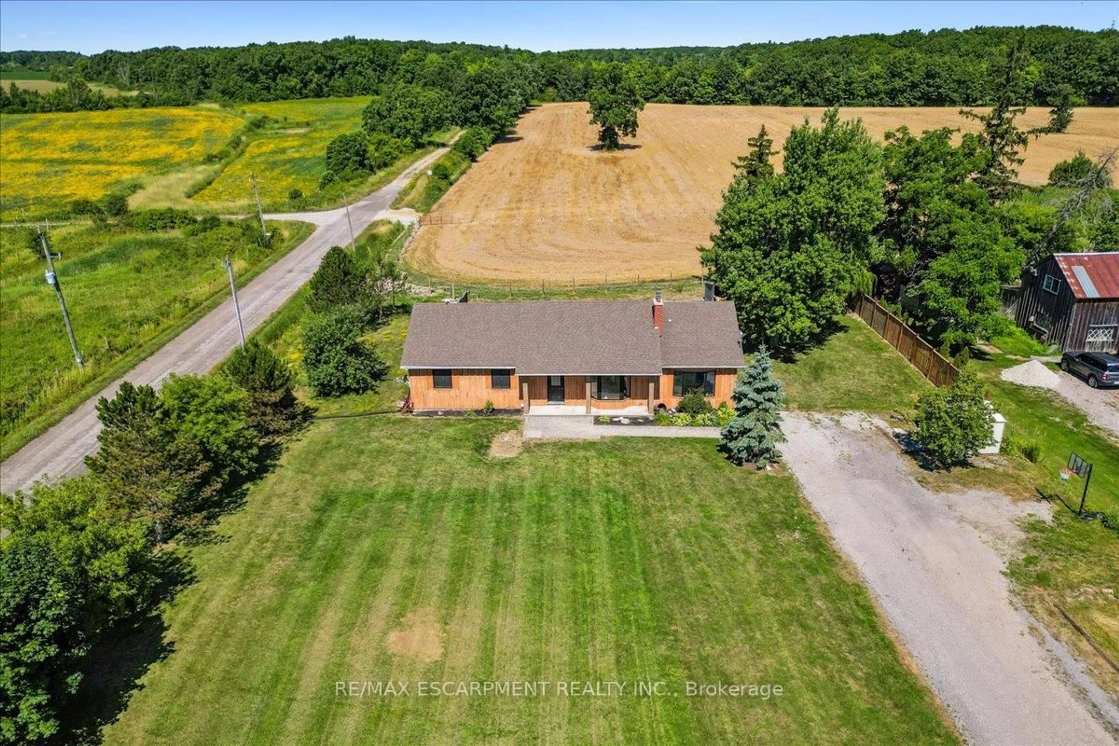 A pic from outside/outdoor area/front of a property/back of a property/a pic from drone, unknown for 6550 Sinclairville Rd, Hamilton Ontario N0A 1R0