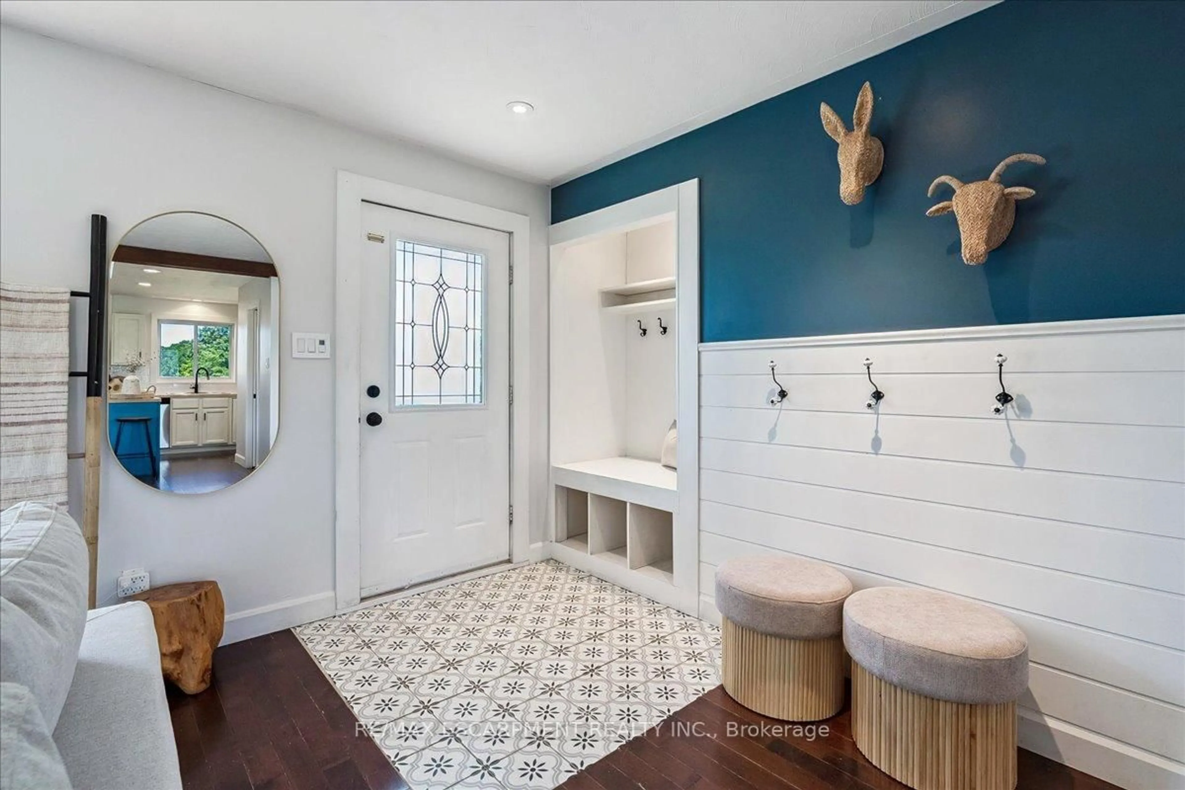 Indoor entryway for 6550 Sinclairville Rd, Hamilton Ontario N0A 1R0