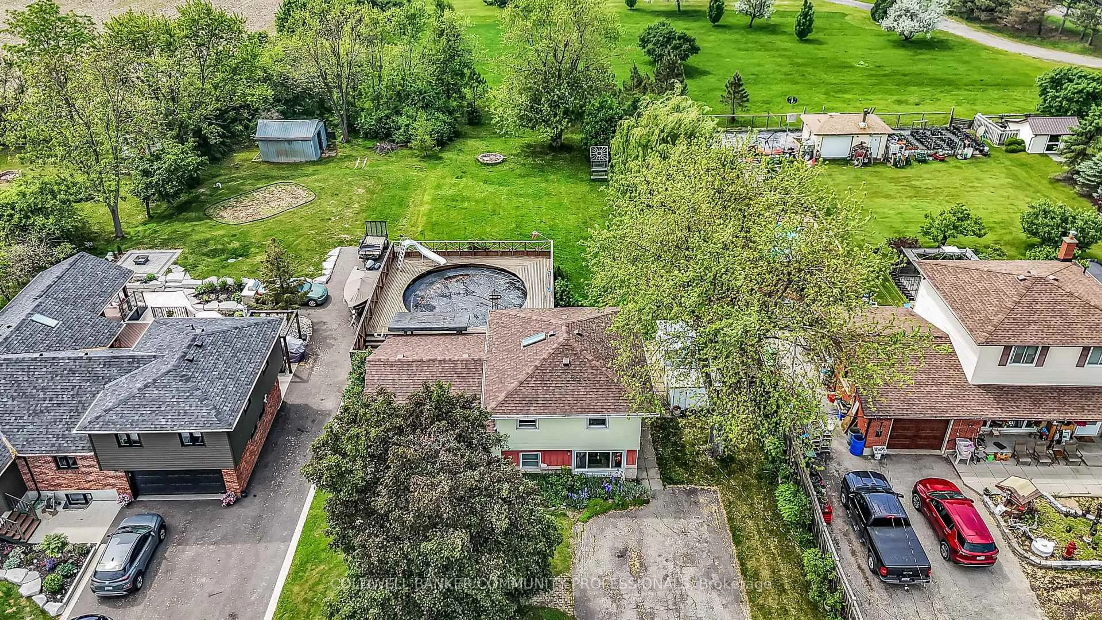 A pic from outside/outdoor area/front of a property/back of a property/a pic from drone, unknown for 160 Woodburn Rd, Hamilton Ontario L0R 1P0