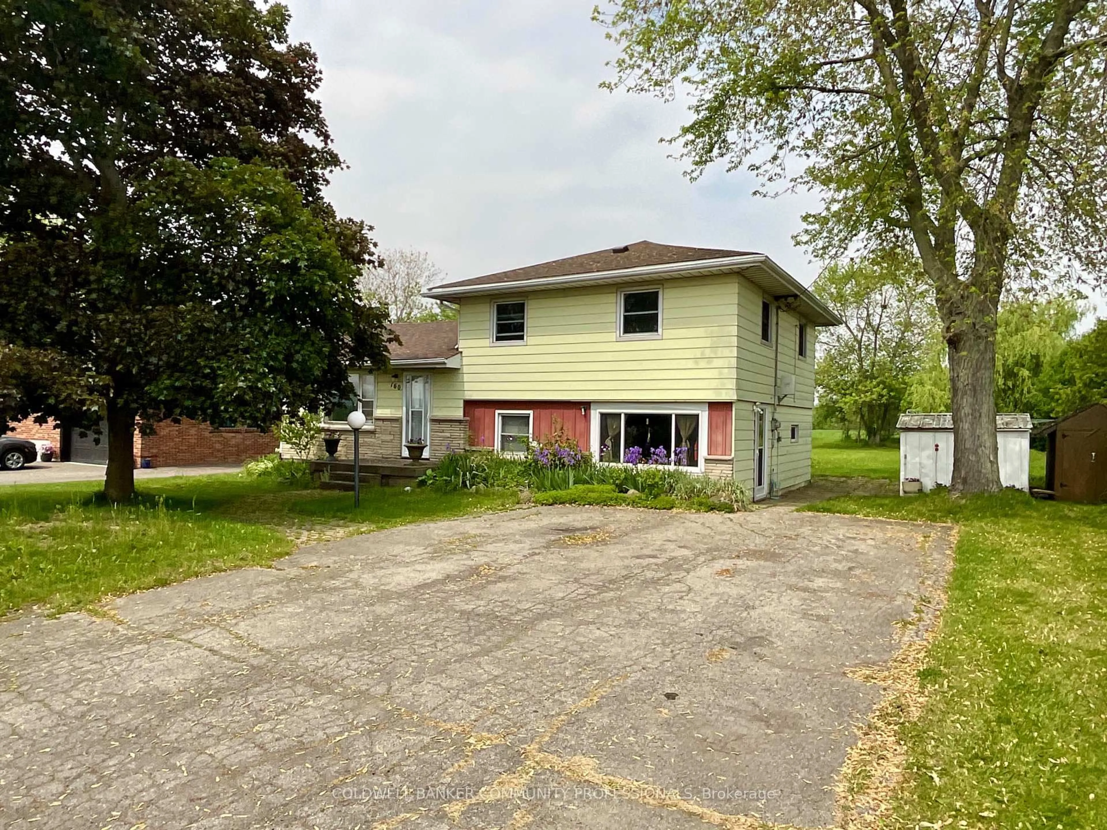 A pic from outside/outdoor area/front of a property/back of a property/a pic from drone, street for 160 Woodburn Rd, Hamilton Ontario L0R 1P0