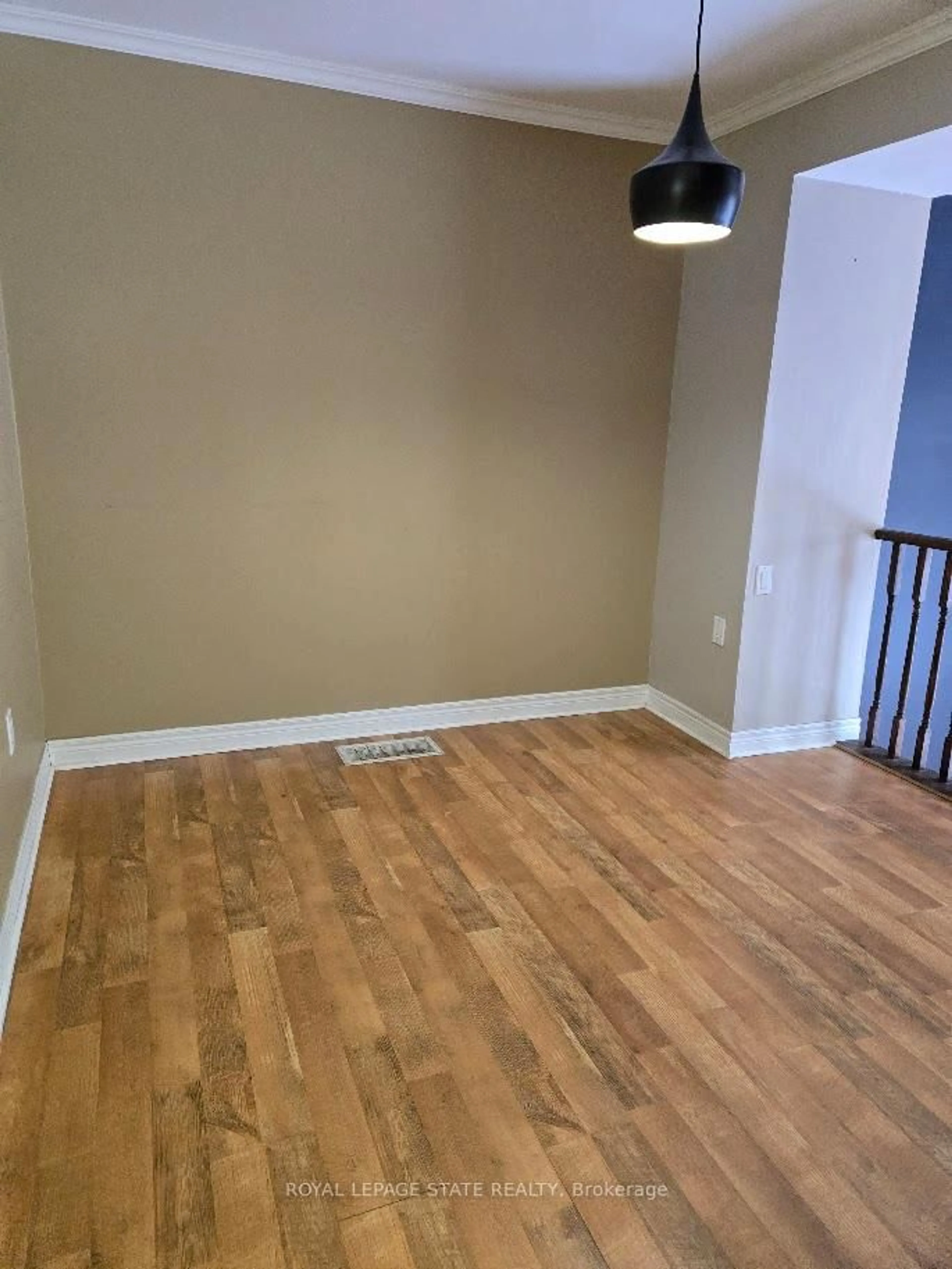A pic of a room for 11 Harrisford St #118, Hamilton Ontario L8K 6L7