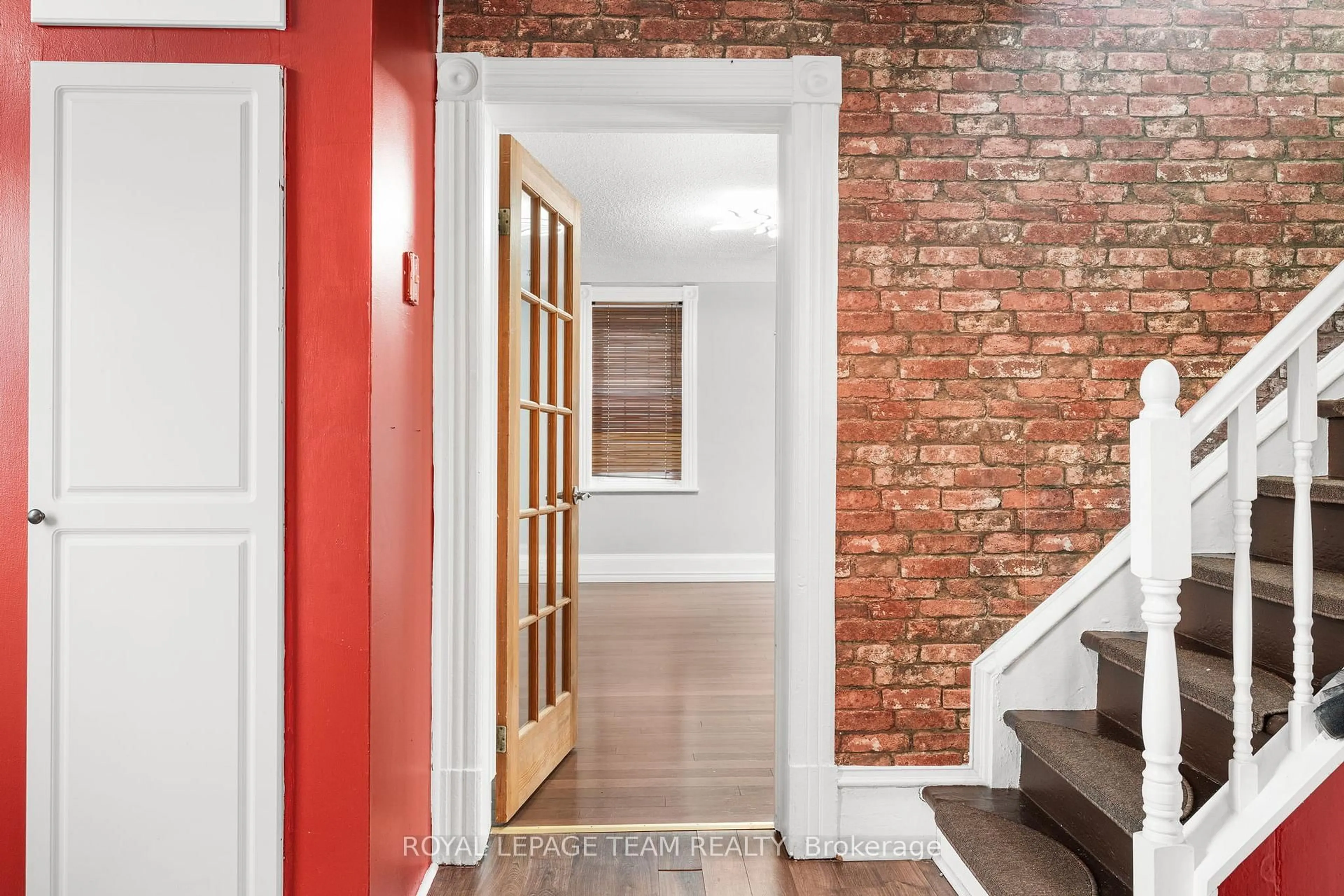 Indoor entryway for 509 Moffat St, Pembroke Ontario K8A 3Y2