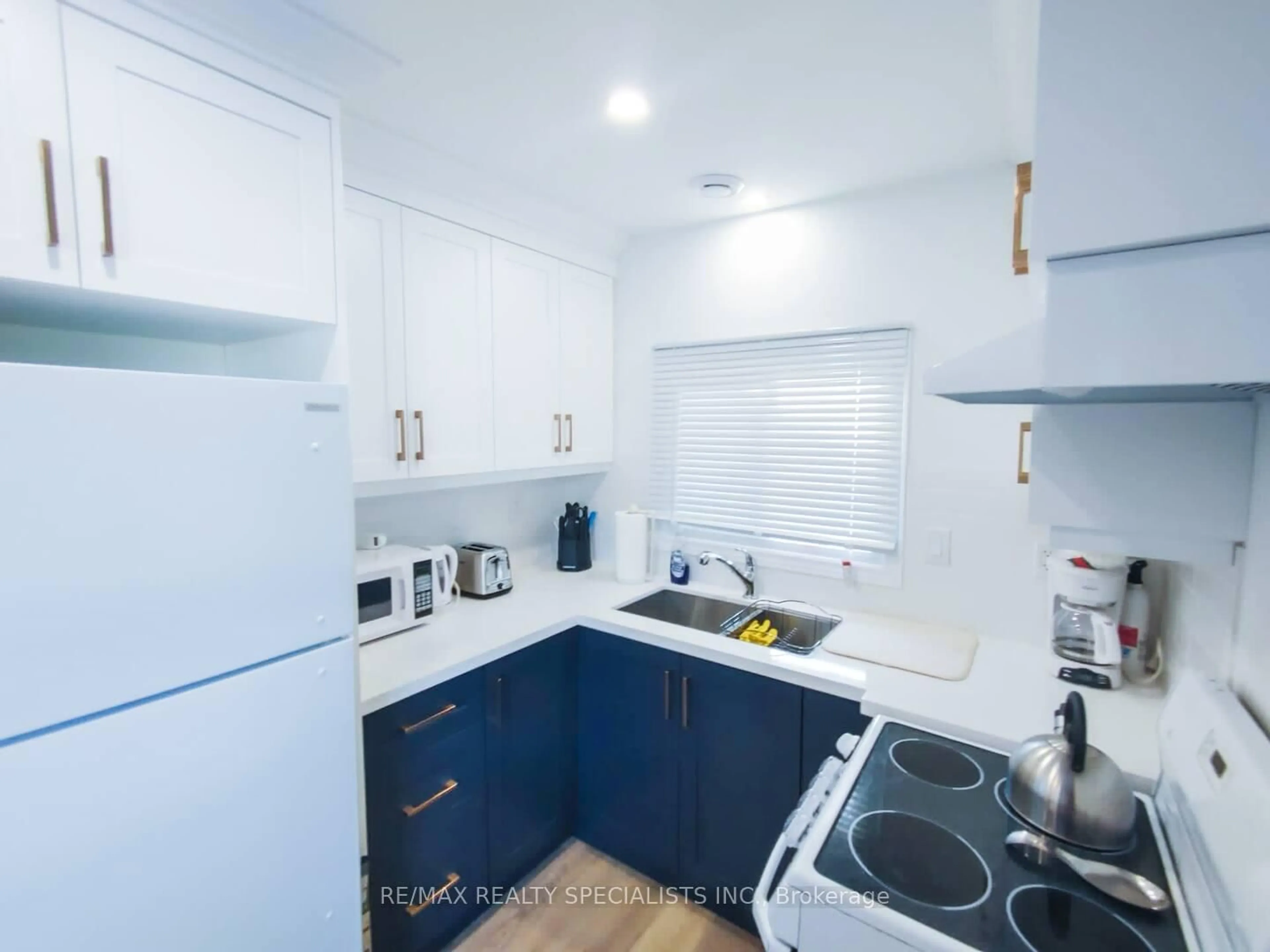 Standard kitchen, unknown for 12209 Lakeshore Rd, Wainfleet Ontario L0S 1V0