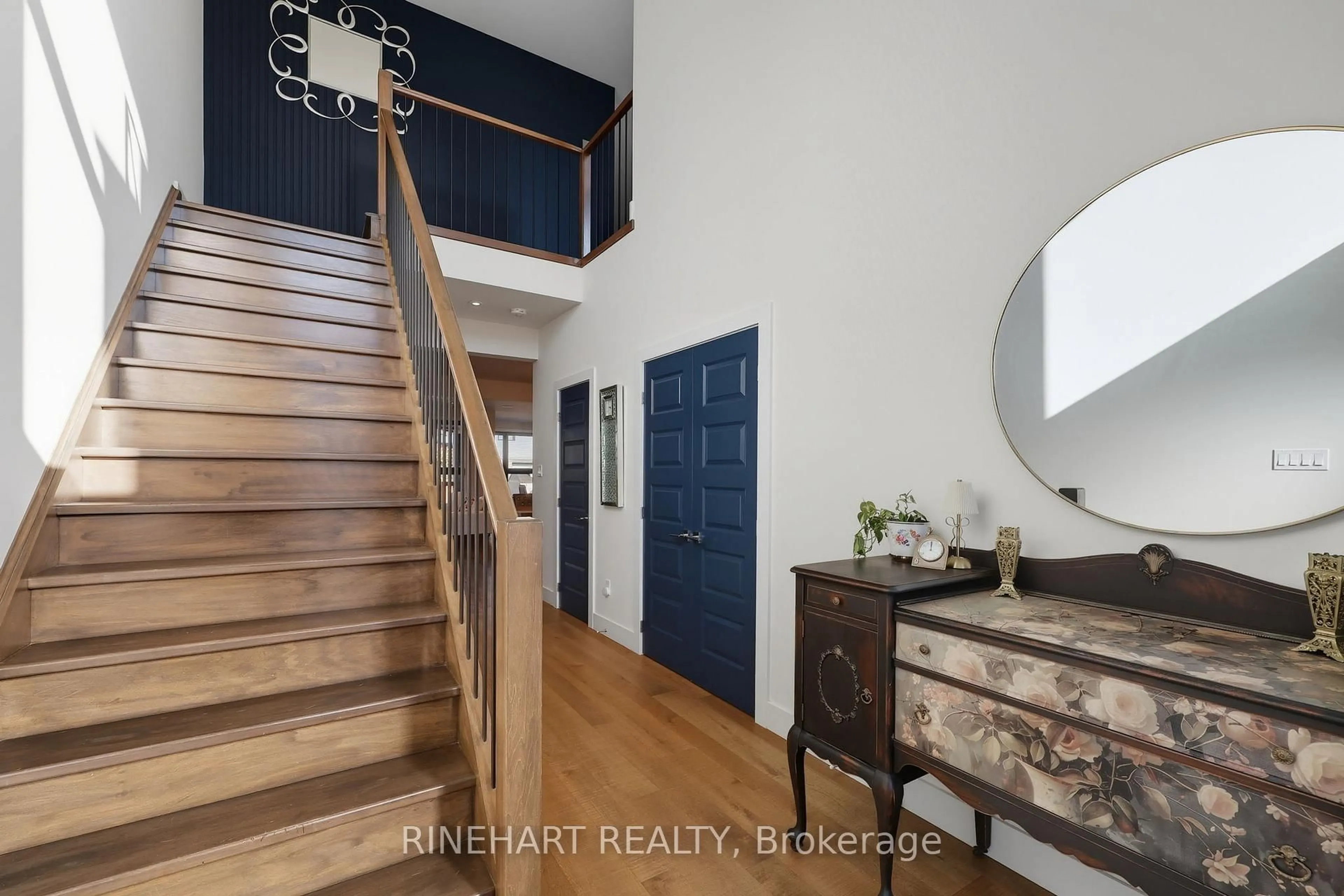 Indoor entryway for 1754 Brayford Ave, London South Ontario N6K 0H4