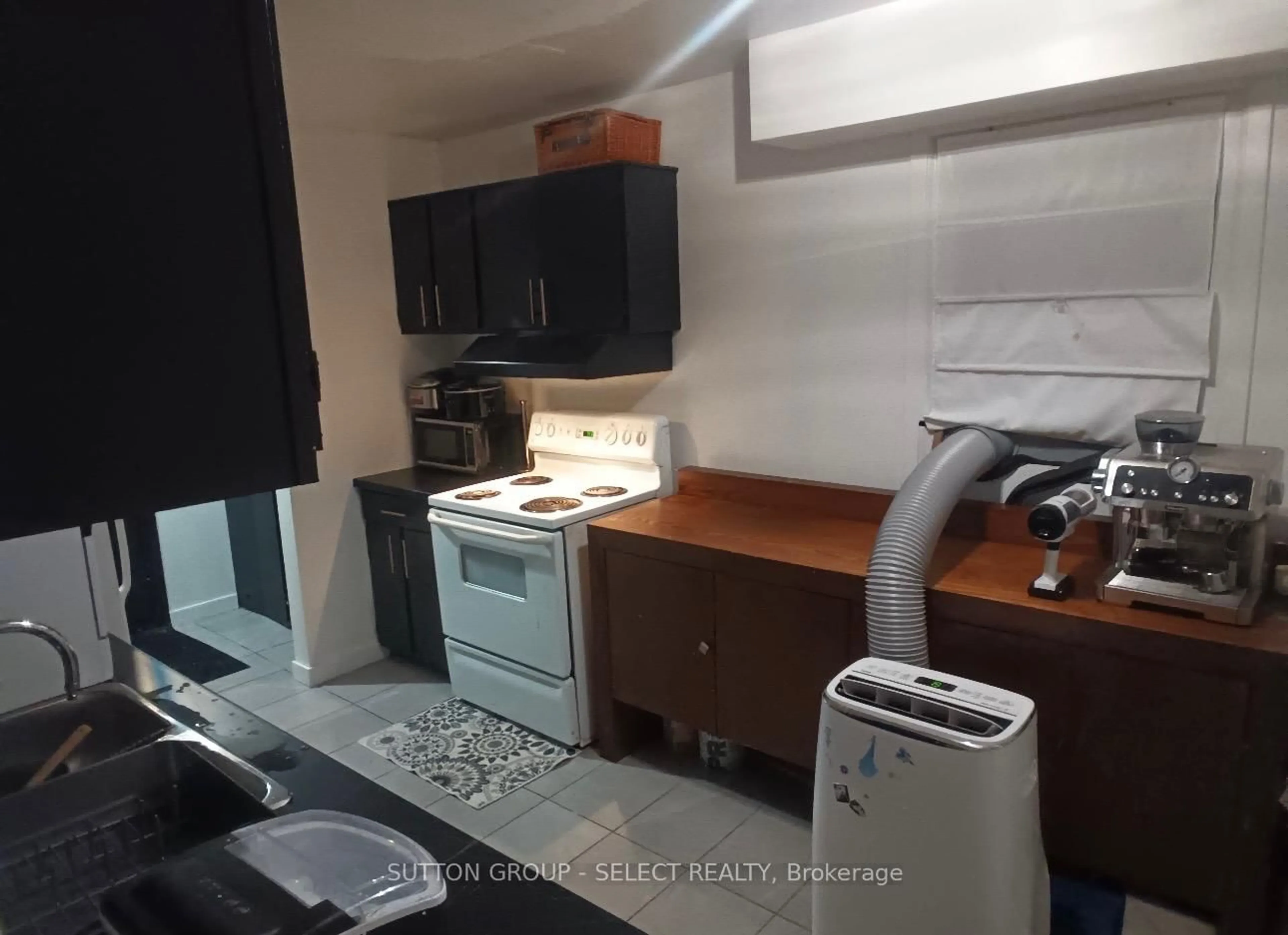 Standard kitchen, unknown for 70 FIDDLERS GREEN Rd #74, London North Ontario N6H 4R4