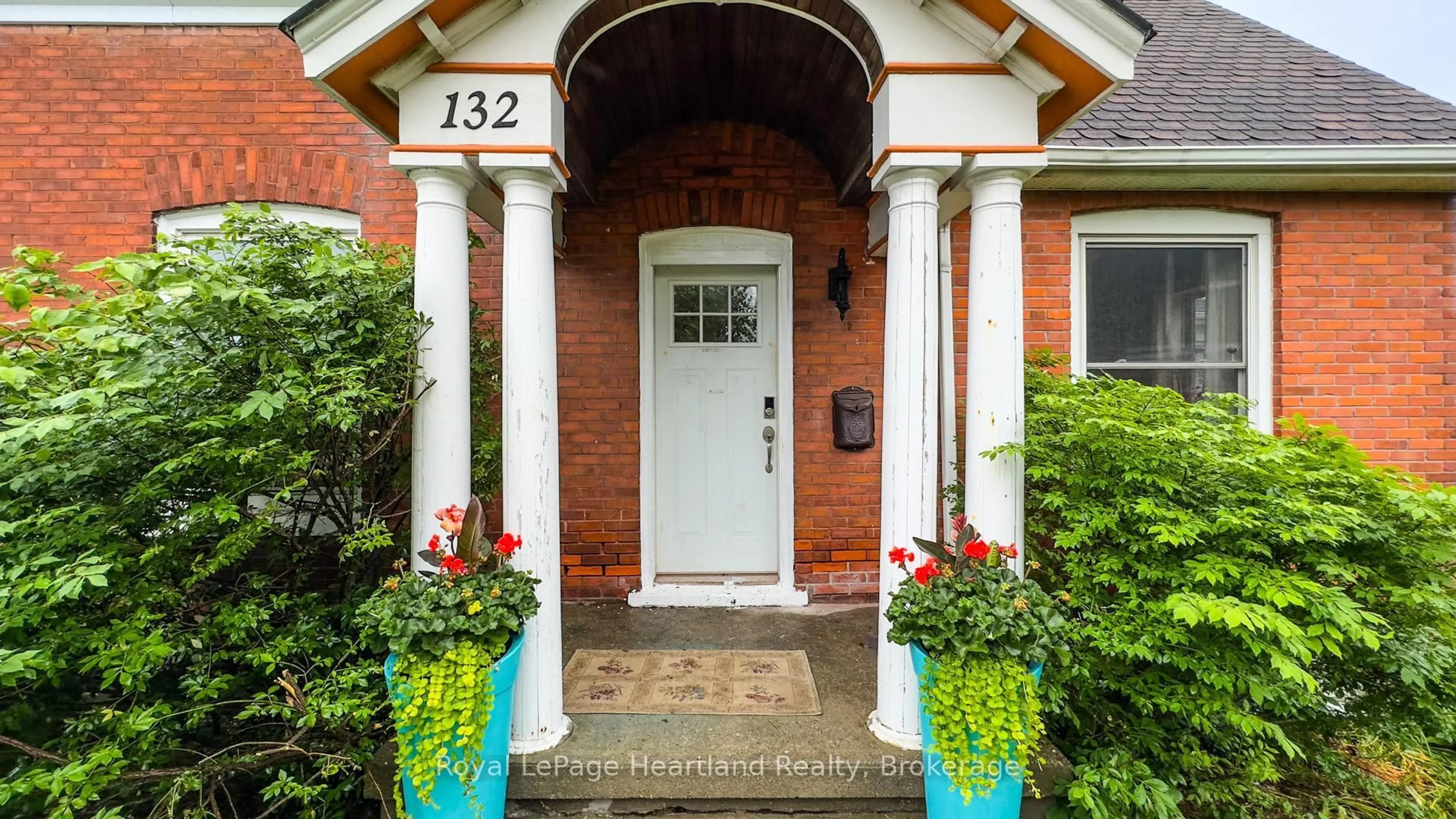 Indoor entryway for 132 Elgin Ave, Goderich Ontario N7A 1K6