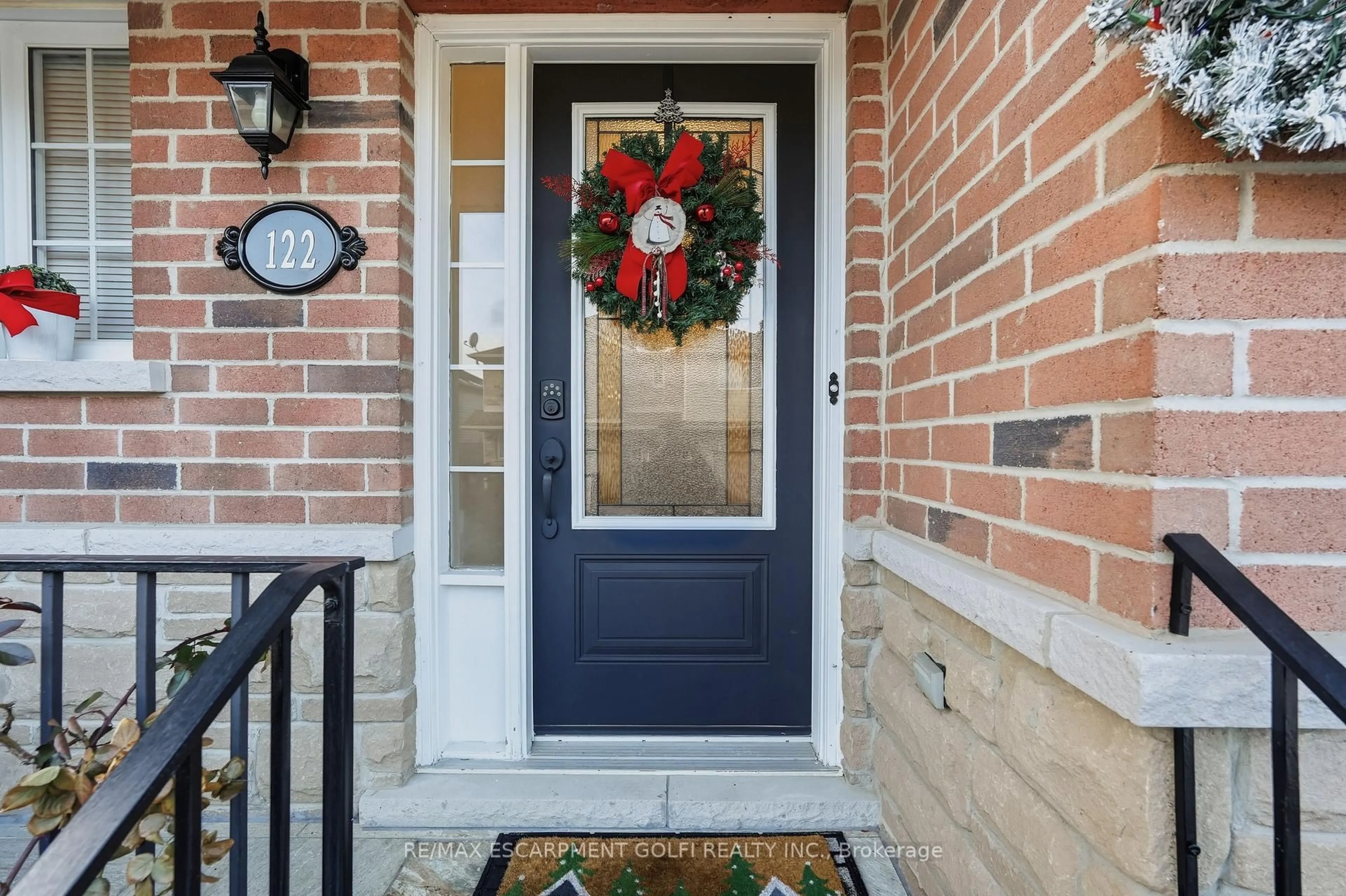Indoor entryway for 122 Vennio Lane, Hamilton Ontario L9B 2Y7