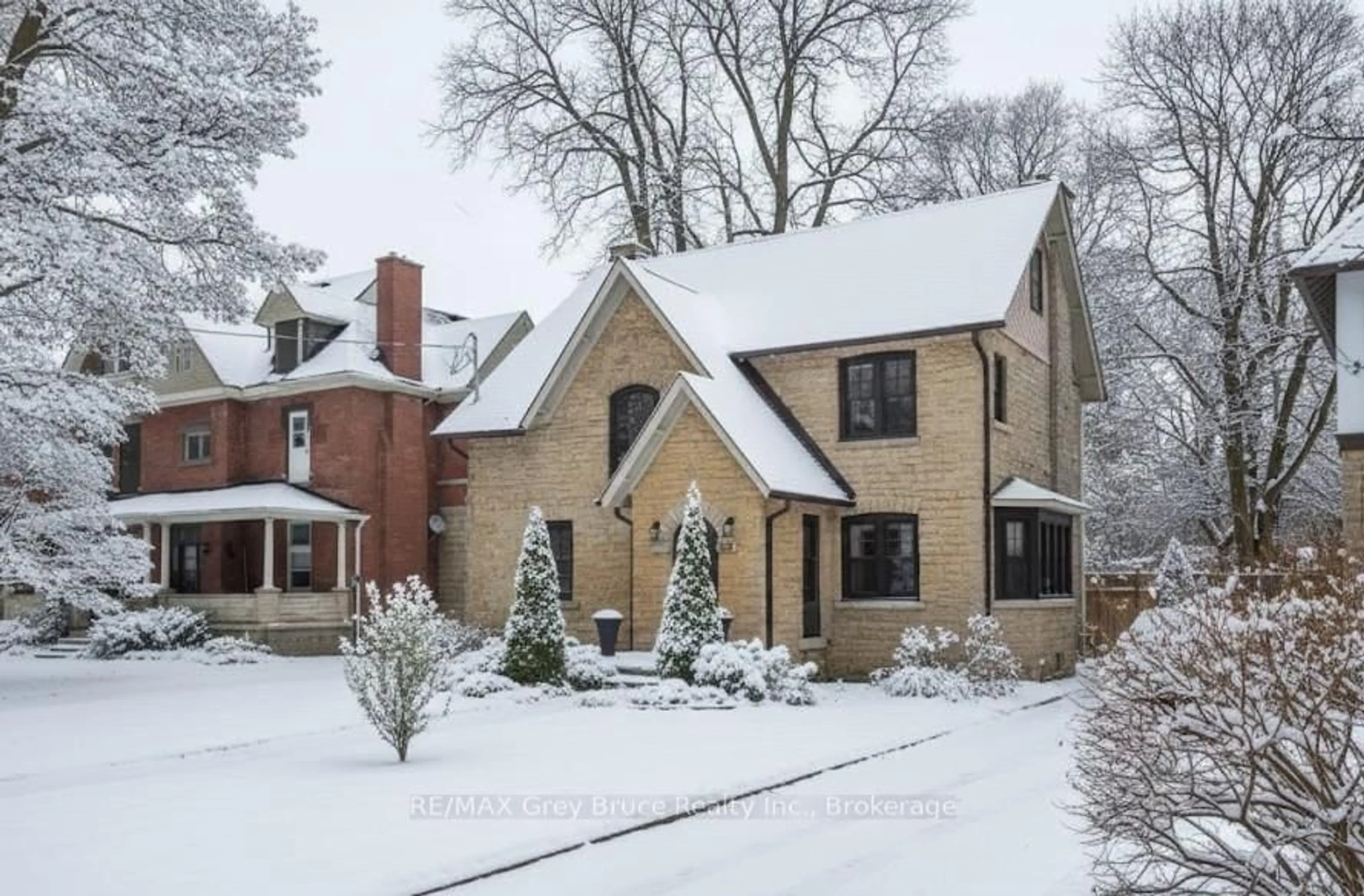 Home with brick exterior material, street for 1075 4th Ave, Owen Sound Ontario N4K 4W1