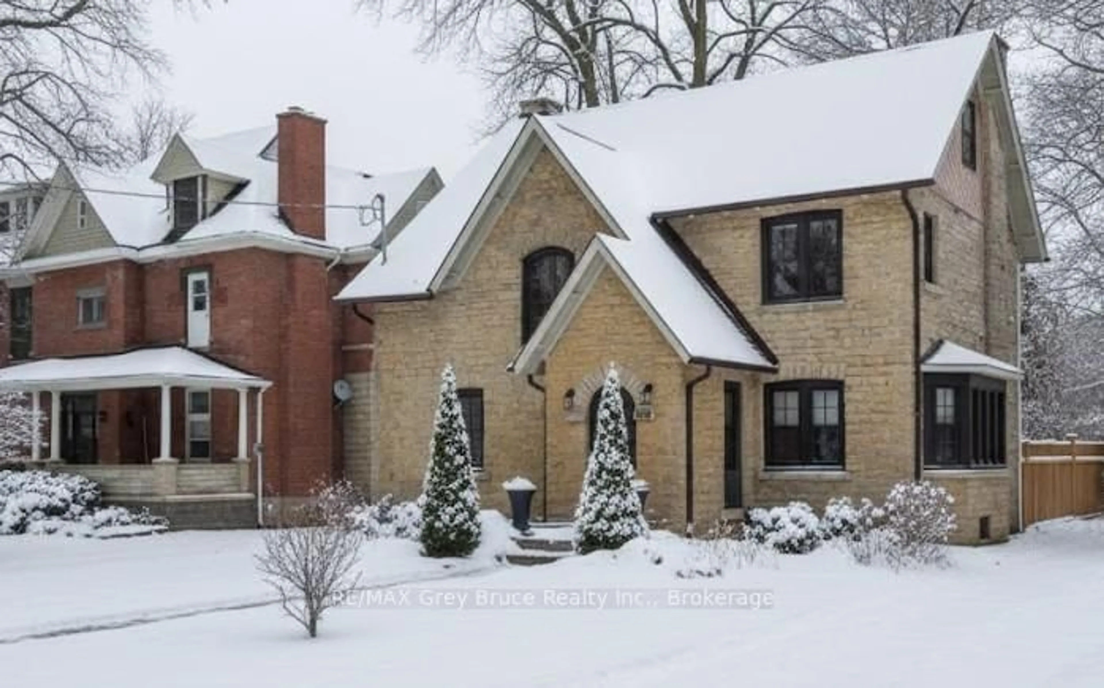 Home with brick exterior material, street for 1075 4th Ave, Owen Sound Ontario N4K 4W1