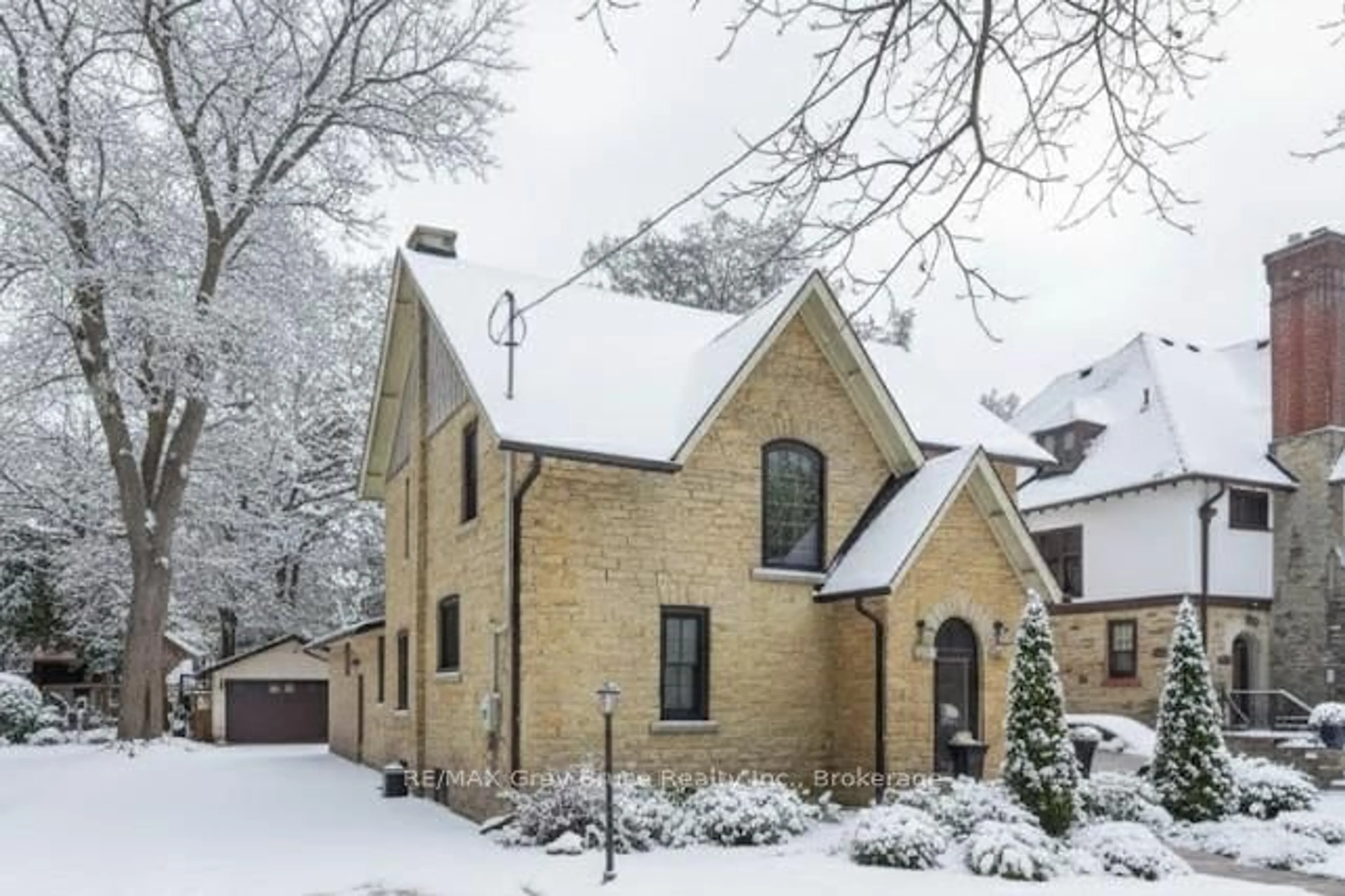 Home with brick exterior material, street for 1075 4th Ave, Owen Sound Ontario N4K 4W1