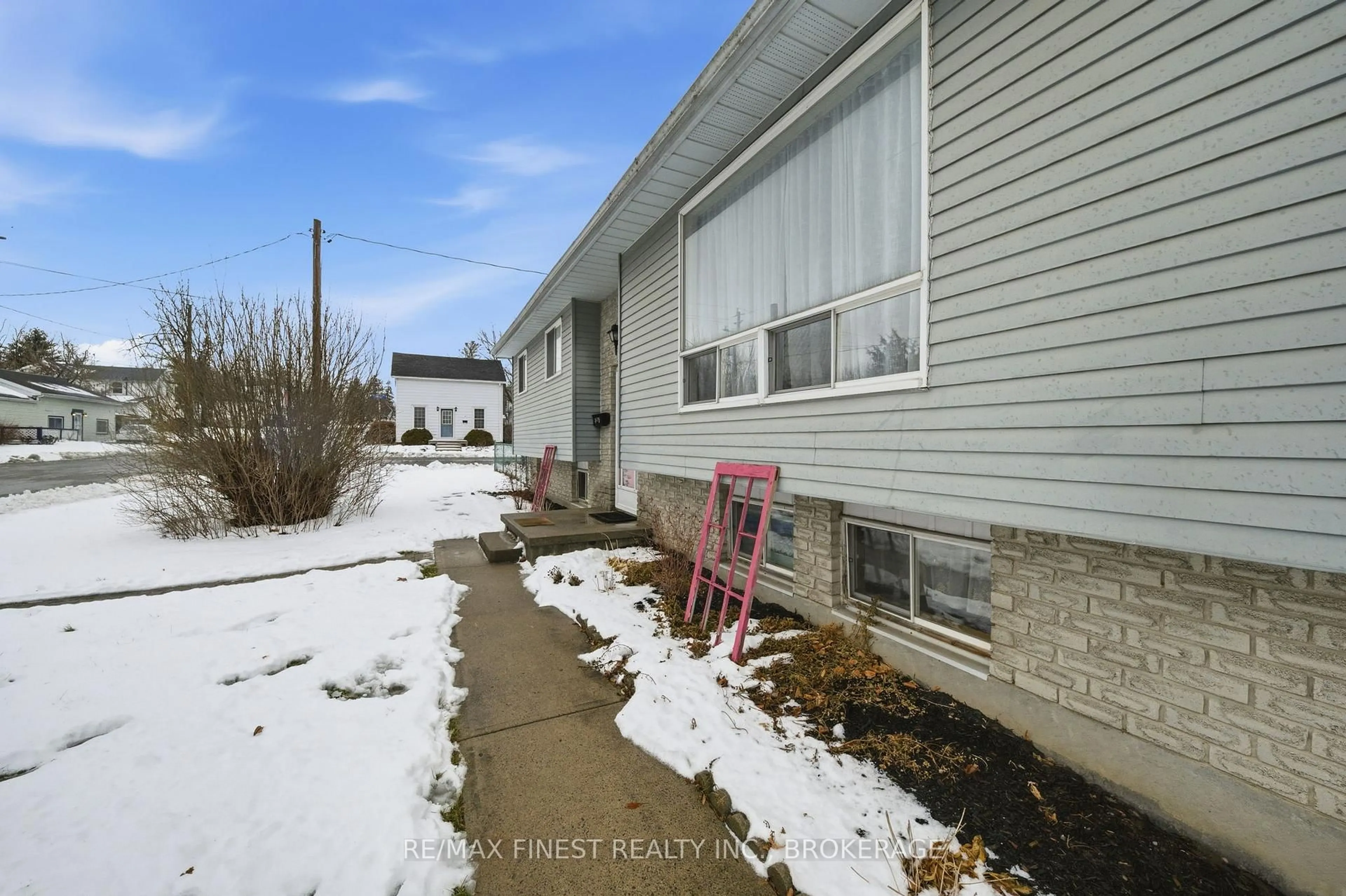 Patio, street for 49 Robinson St, Greater Napanee Ontario K7R 3T7