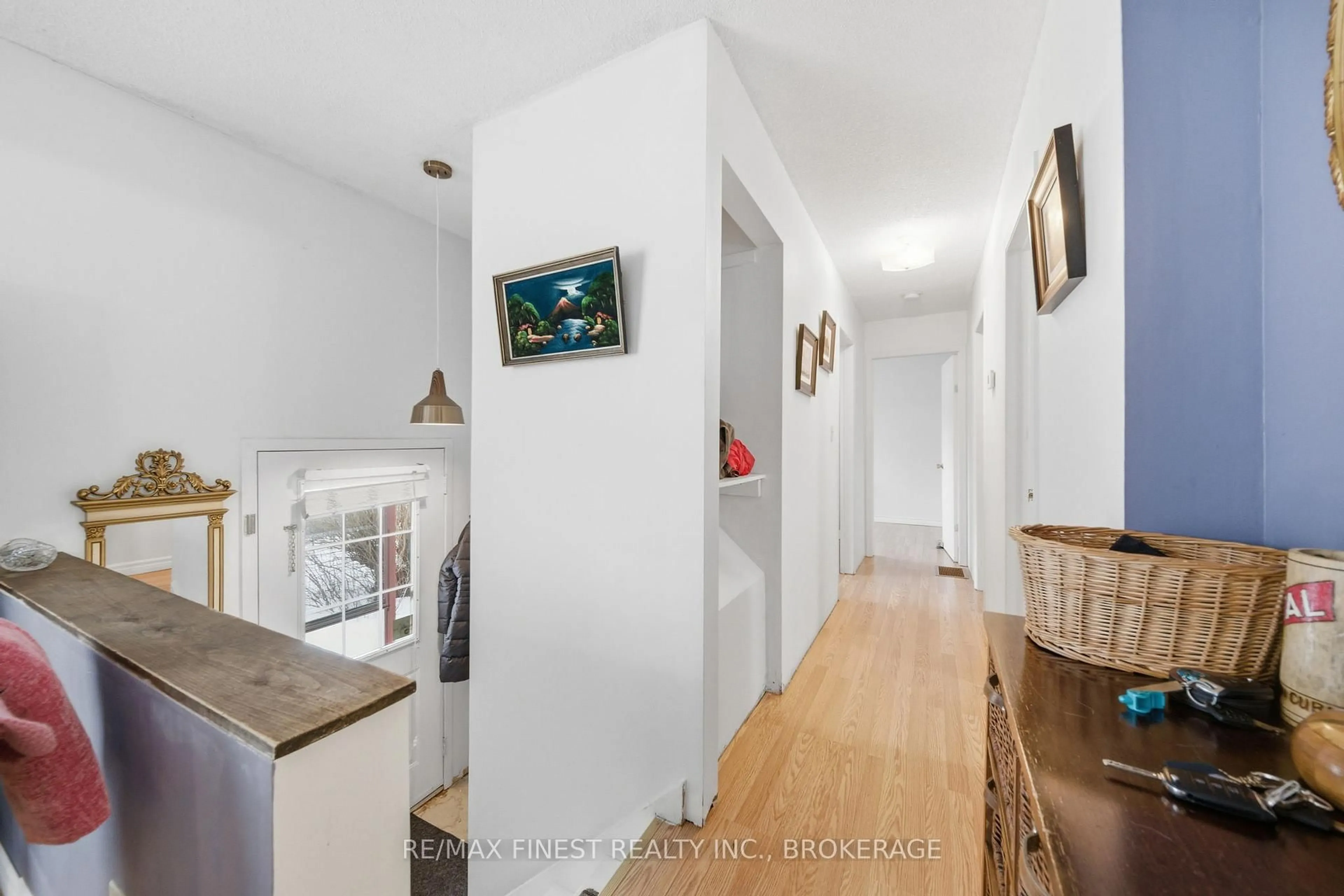 Indoor entryway for 49 Robinson St, Greater Napanee Ontario K7R 3T7