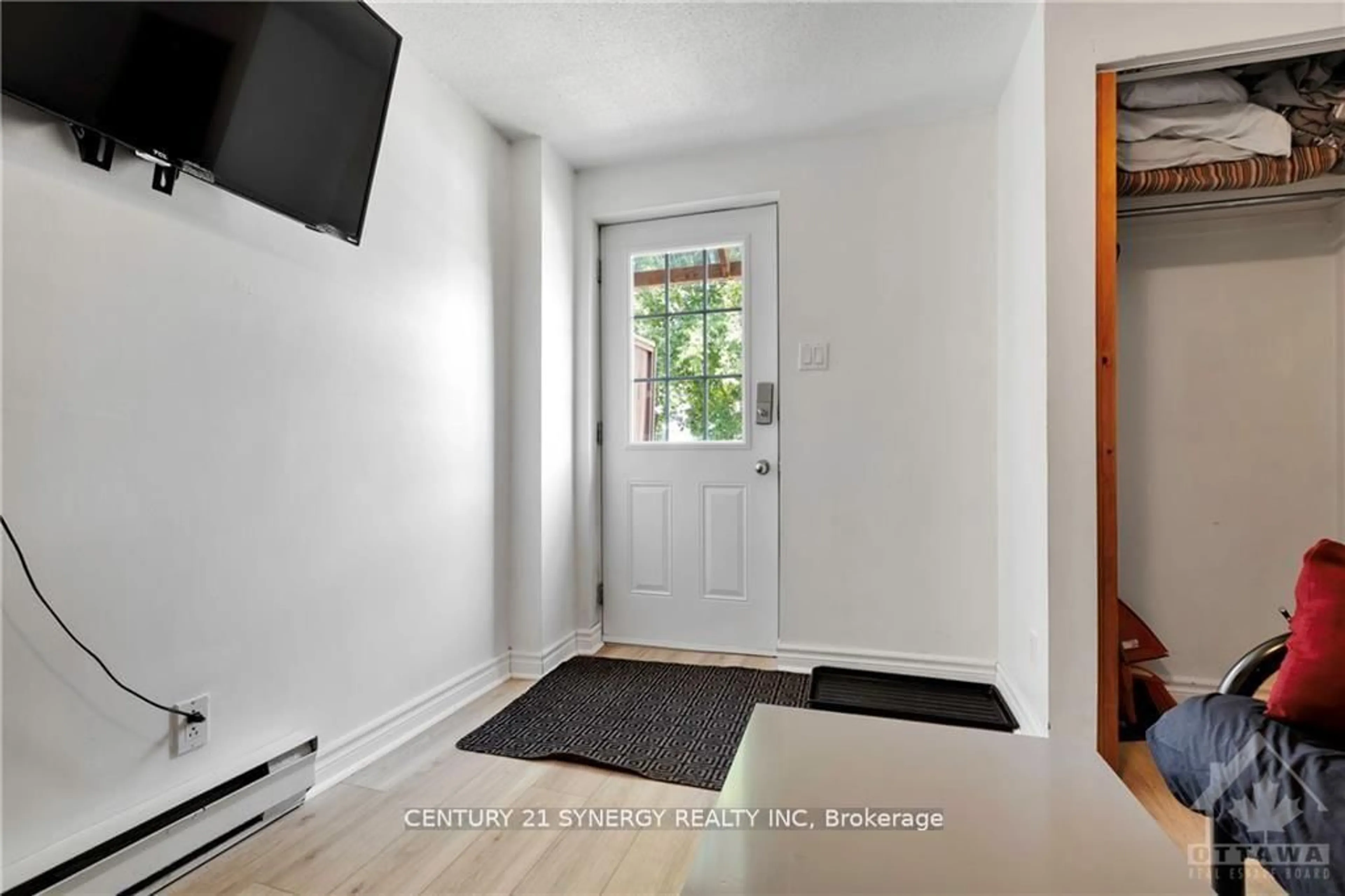 Indoor entryway for 277 St Patrick St, Ottawa Ontario K1N 5K4