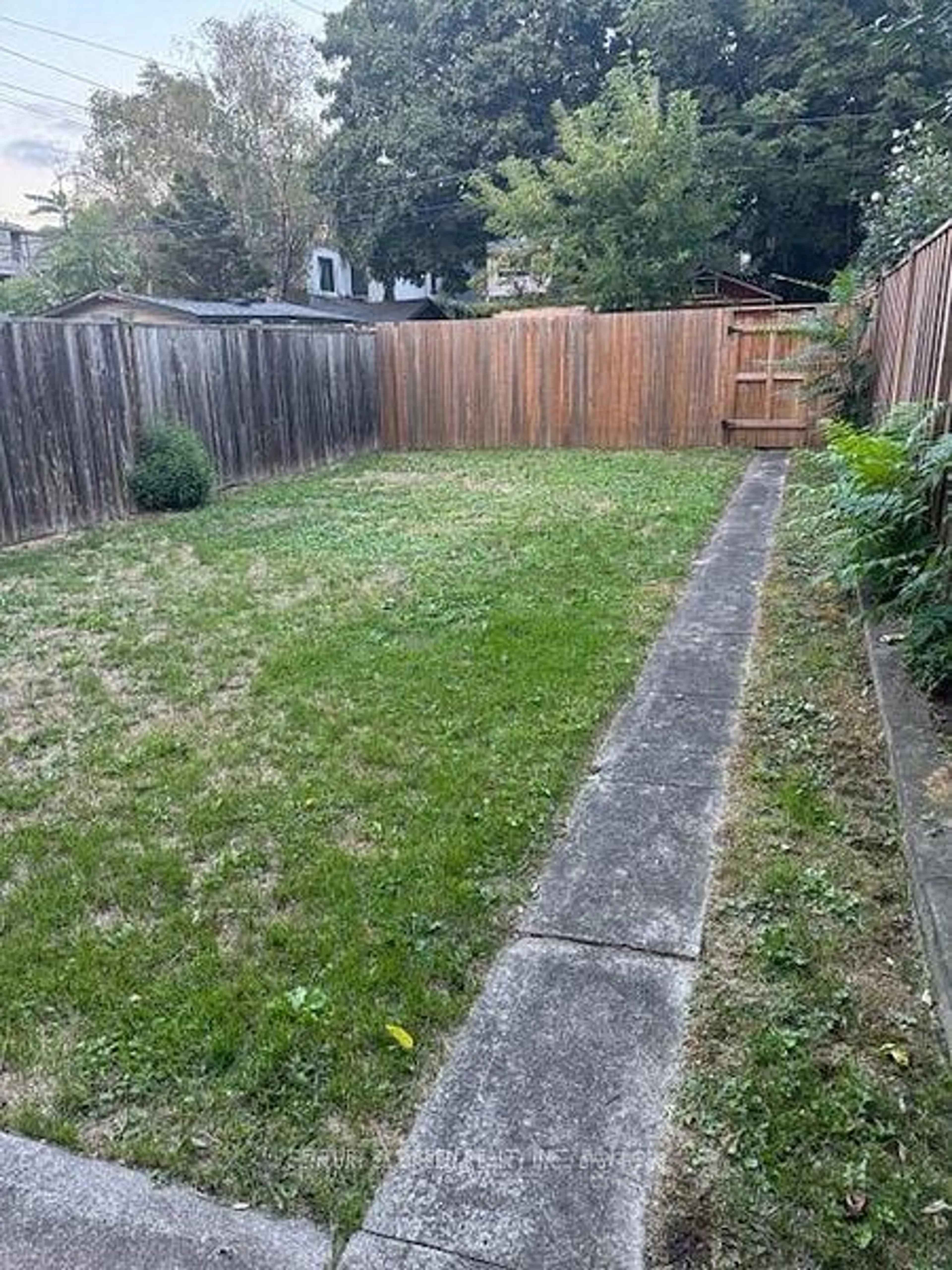 Unknown for 37 Gladstone Ave, Hamilton Ontario L8M 2H7