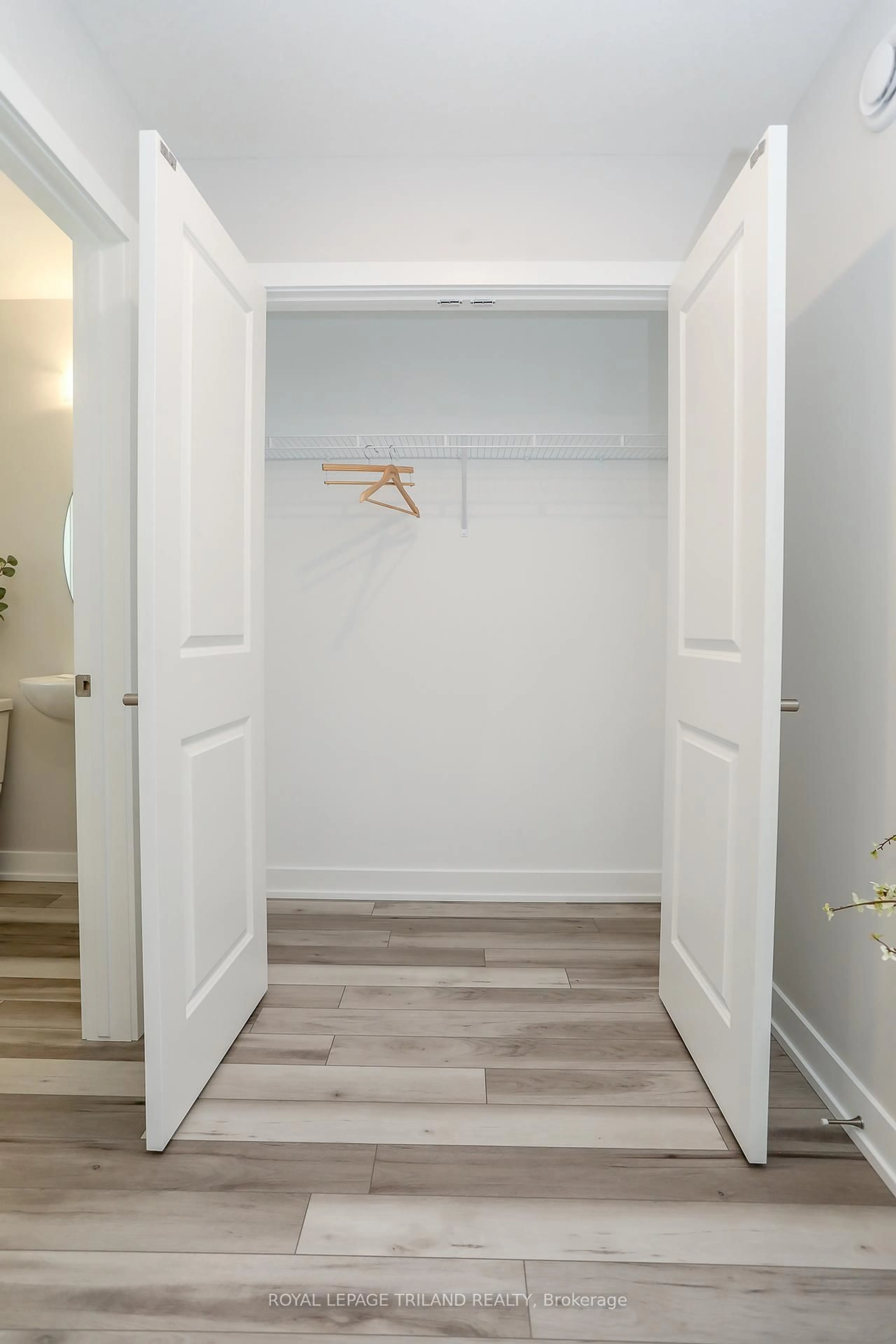 Indoor entryway for 24 HARROW Lane, St. Thomas Ontario N5R 0P3