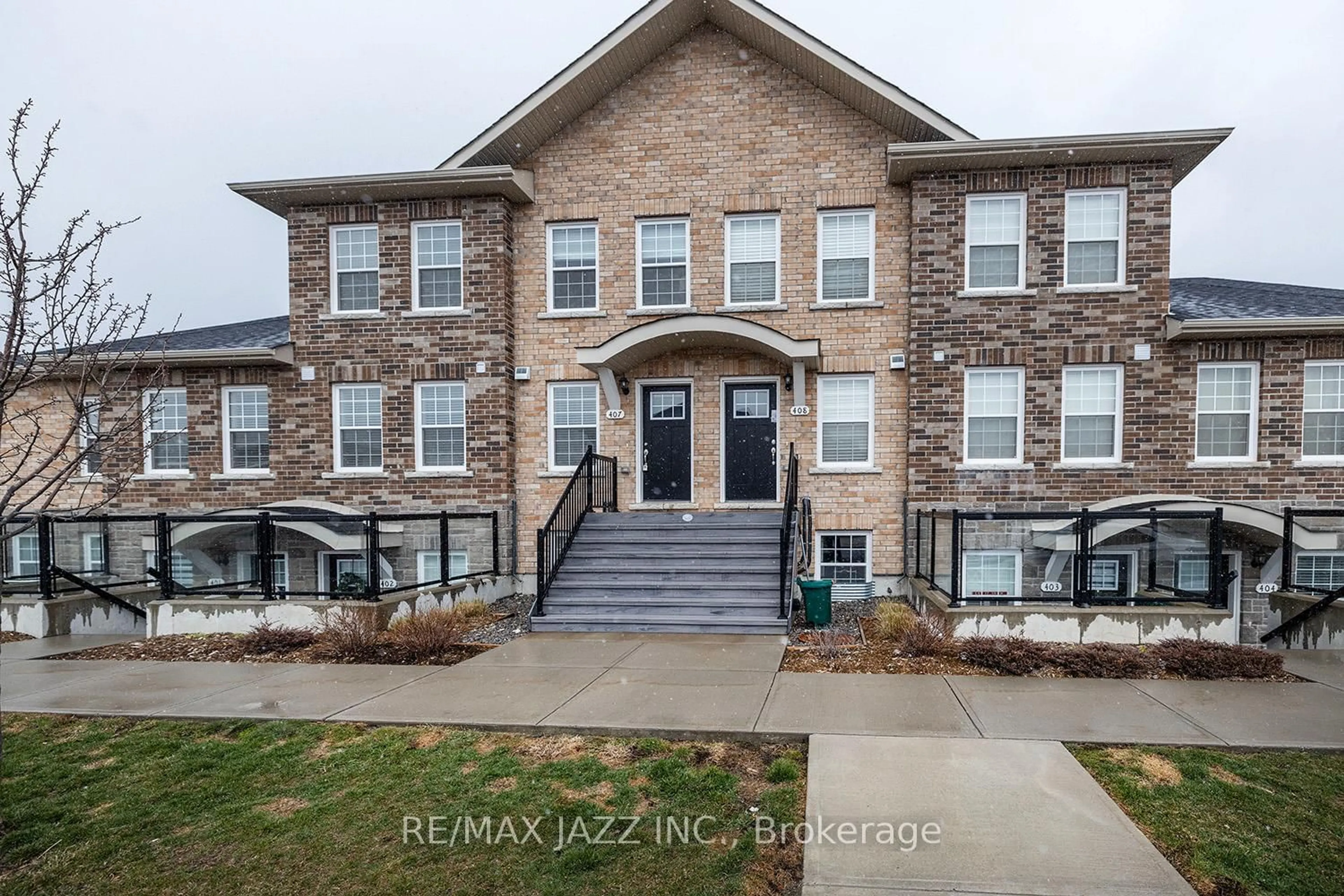 A pic from outside/outdoor area/front of a property/back of a property/a pic from drone, unknown for 460 Lonsberry Dr #407, Cobourg Ontario K9A 0K4