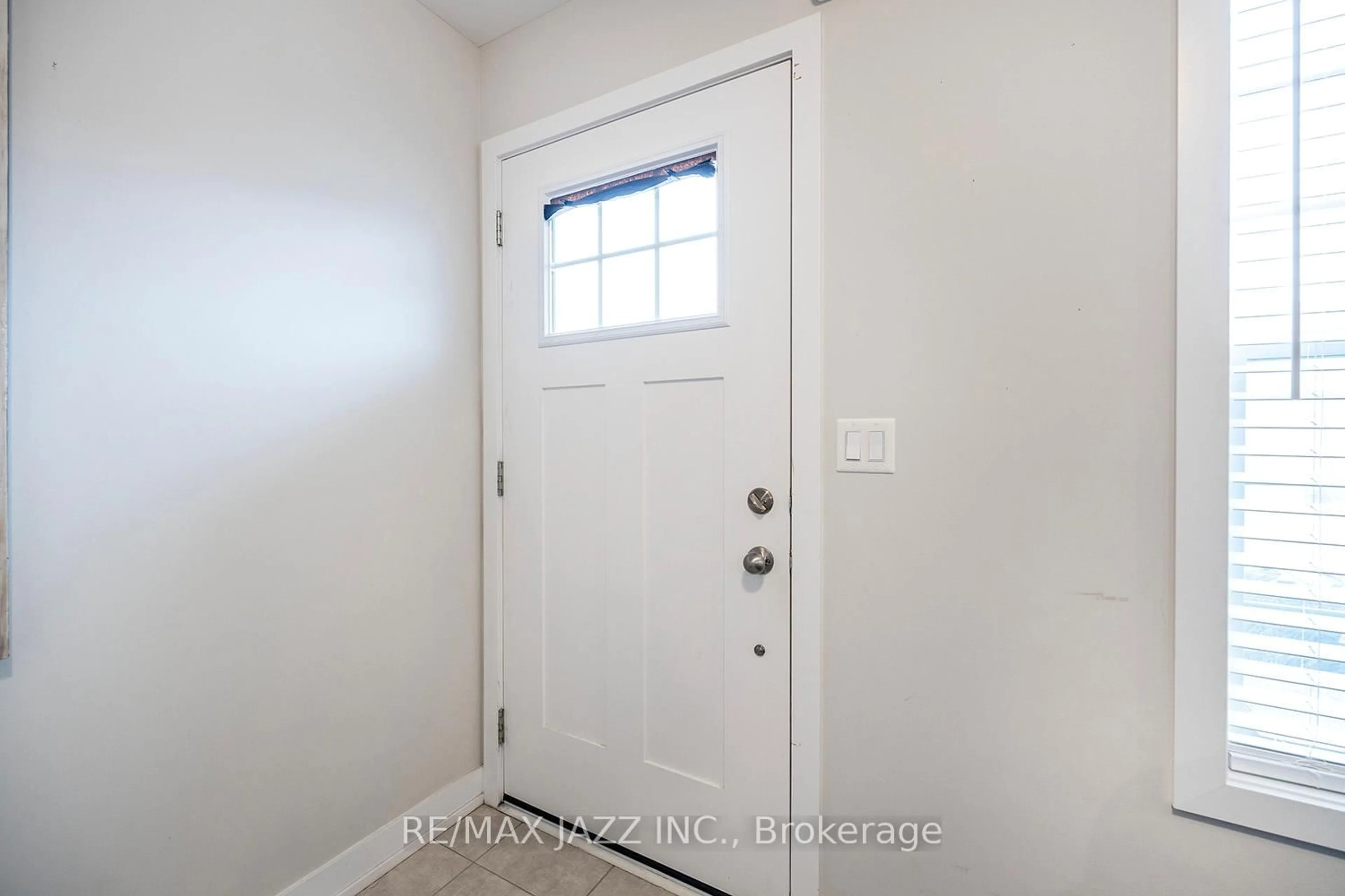 Indoor entryway for 460 Lonsberry Dr #407, Cobourg Ontario K9A 0K4