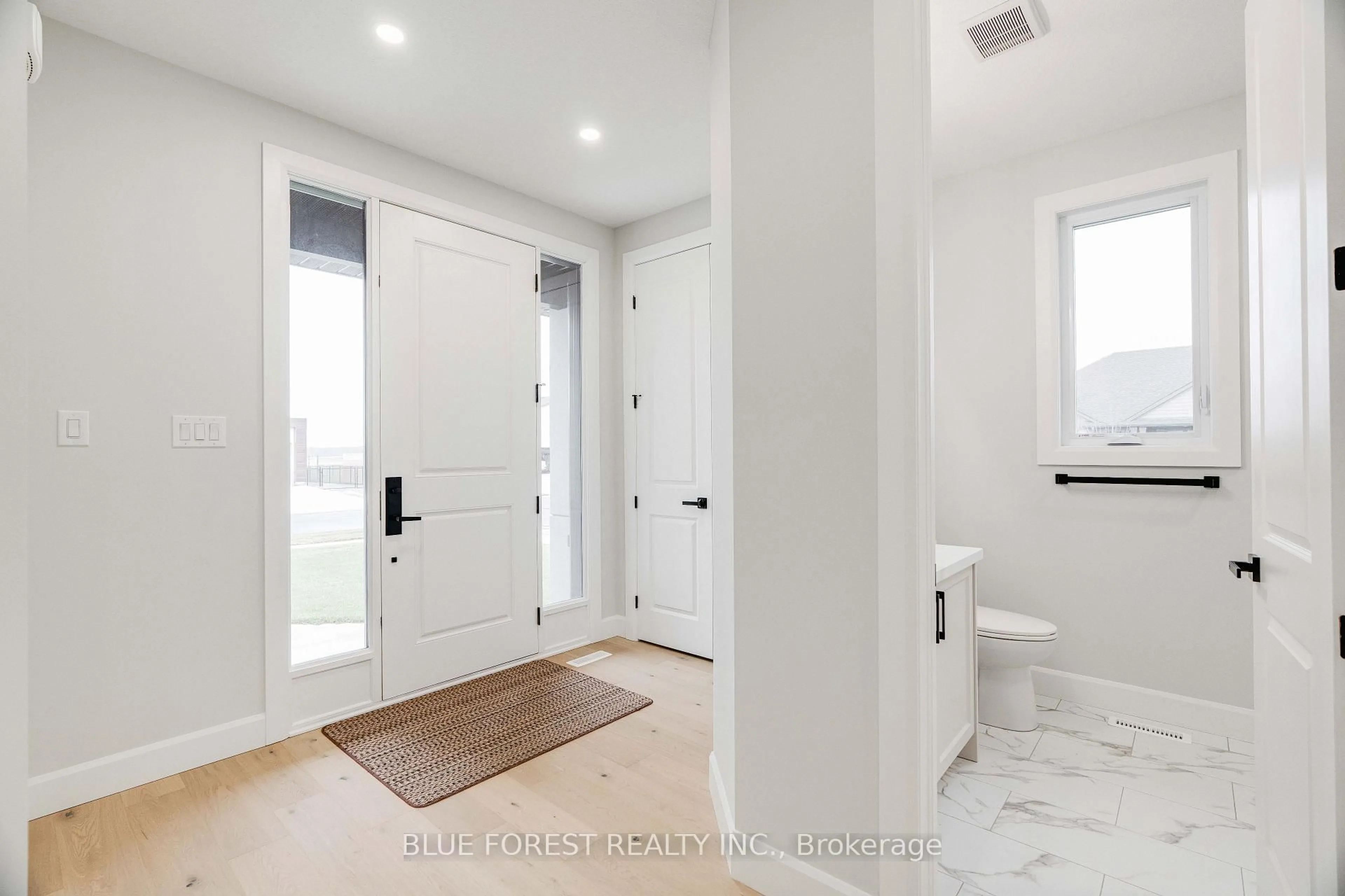 Indoor entryway for 303 Nancy St, Dutton/Dunwich Ontario N0L 1J0