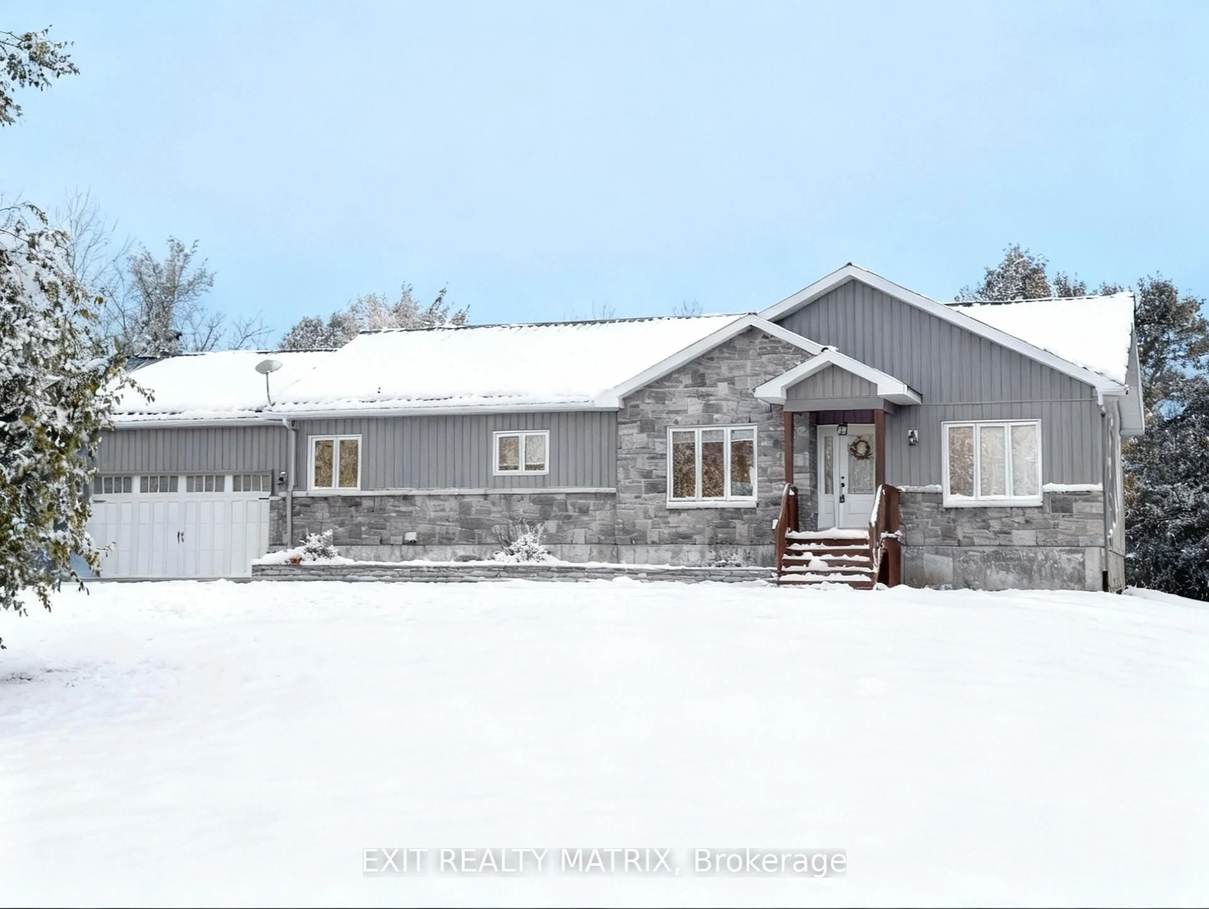 Home with vinyl exterior material, street for 1991 Thibault Crt, North Dundas Ontario K0C 1H0