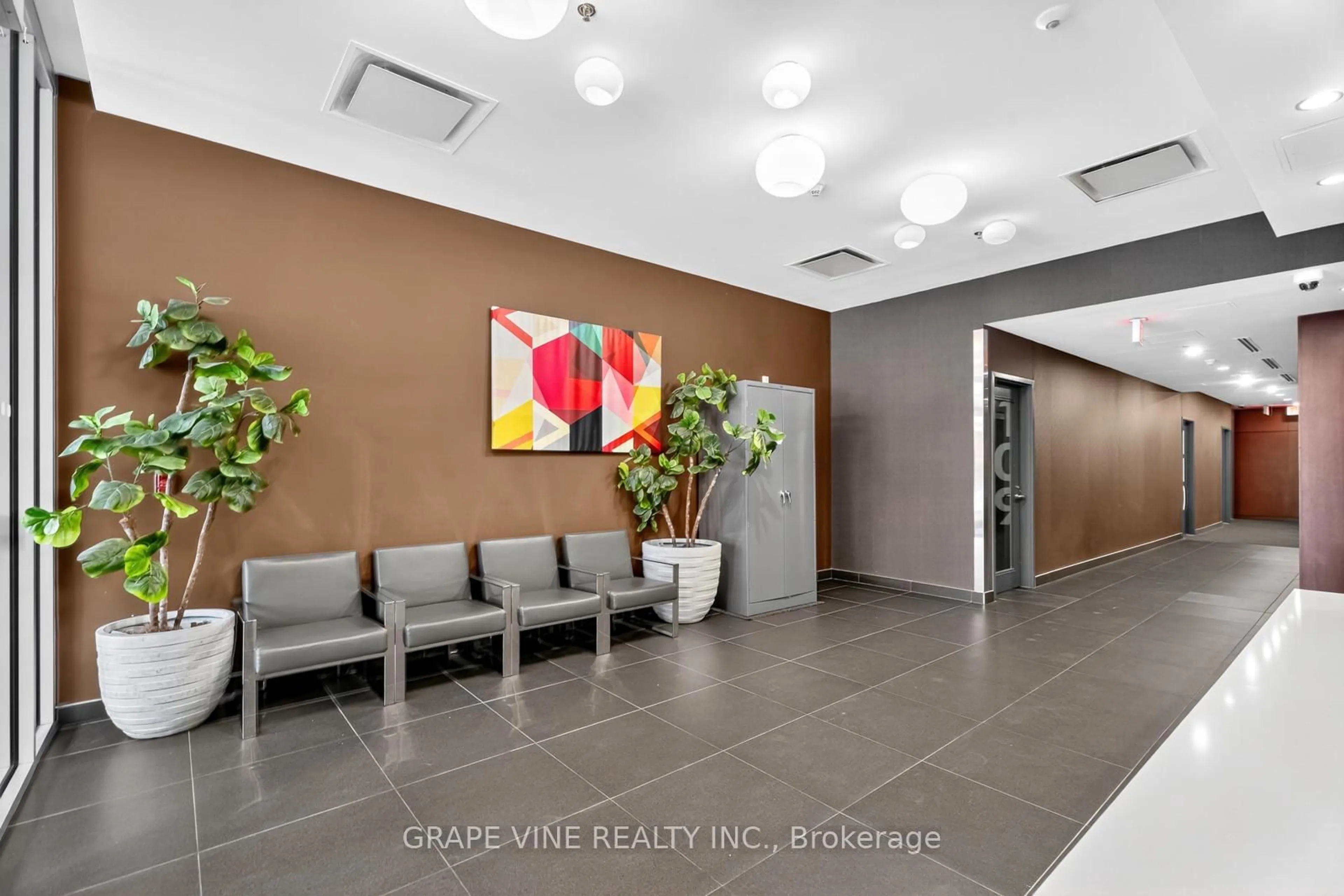 Lobby for 340 Mcleod St #750, Ottawa Ontario K2P 1A4