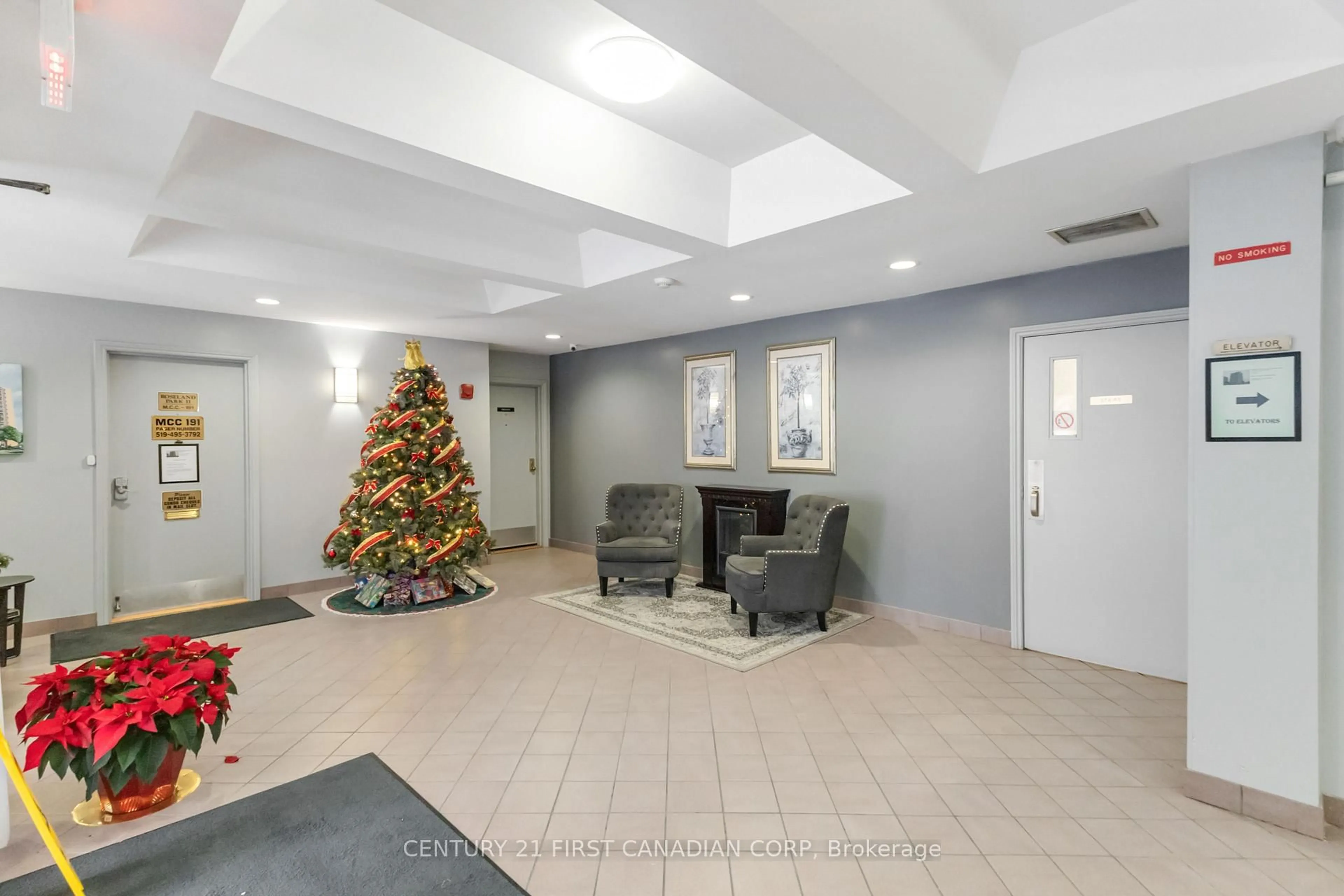 Indoor foyer for 860 Commissioners Rd #1203, London South Ontario N6C 5Y8