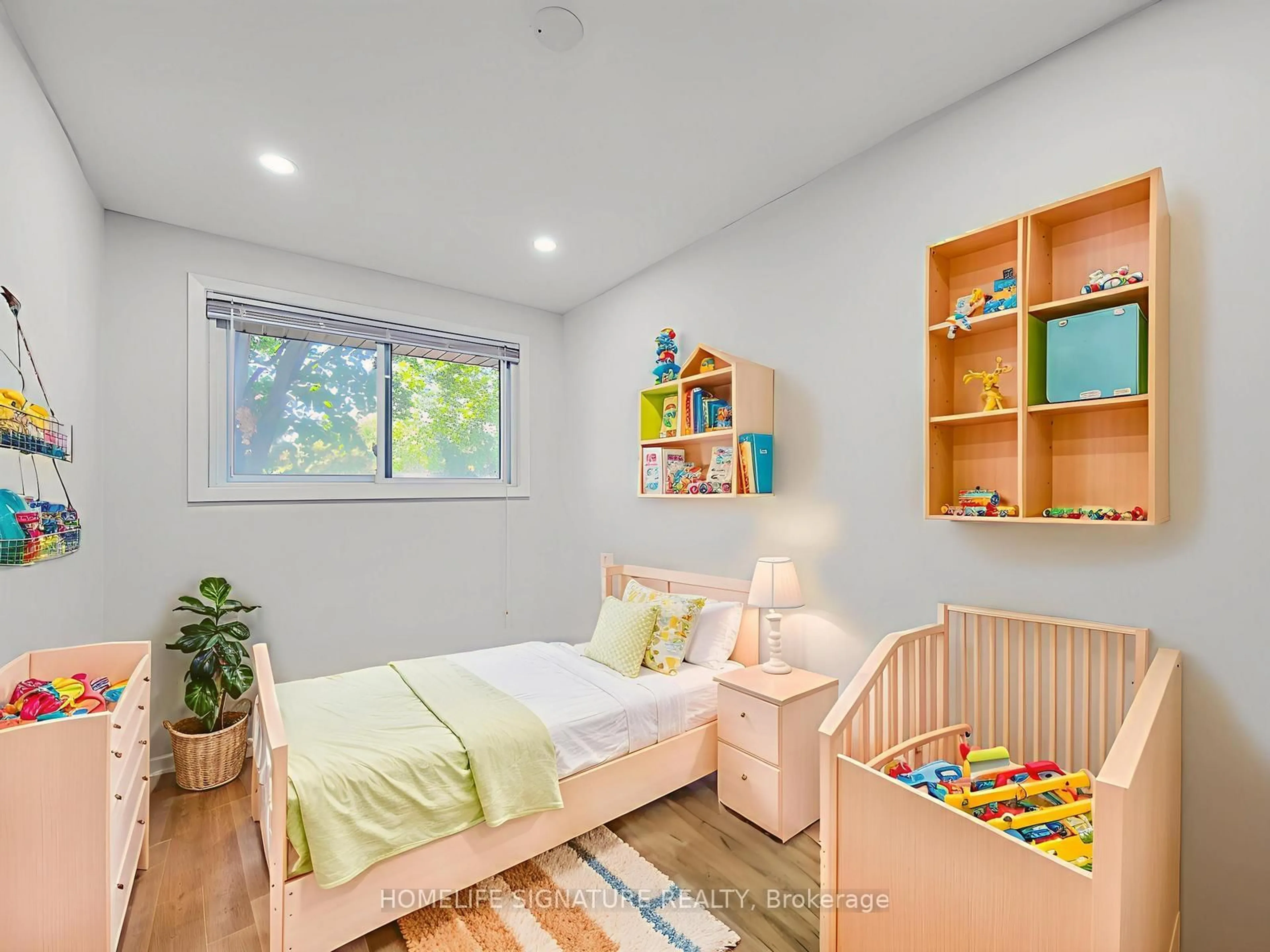 Bedroom with bed, wood/laminate floor for 443 Vine St, St. Catharines Ontario L2M 3S6