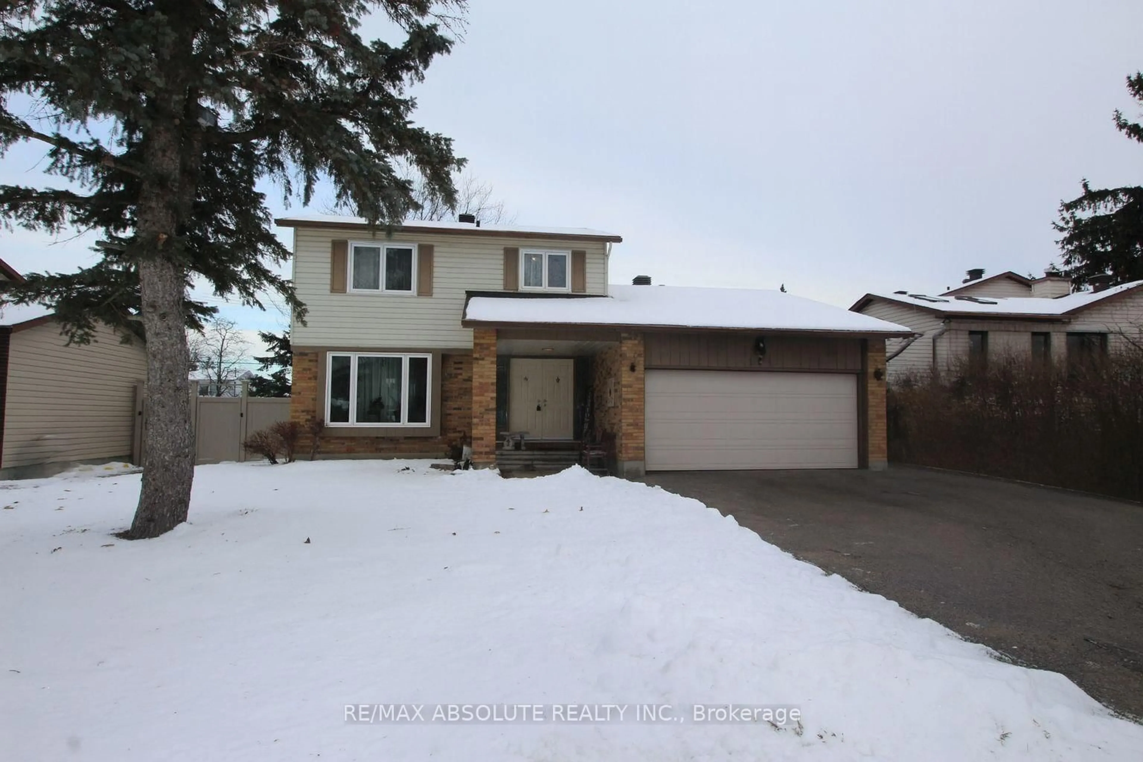 A pic from outside/outdoor area/front of a property/back of a property/a pic from drone, street for 198 Hoylake Cres, Orleans Ontario K1E 2M8